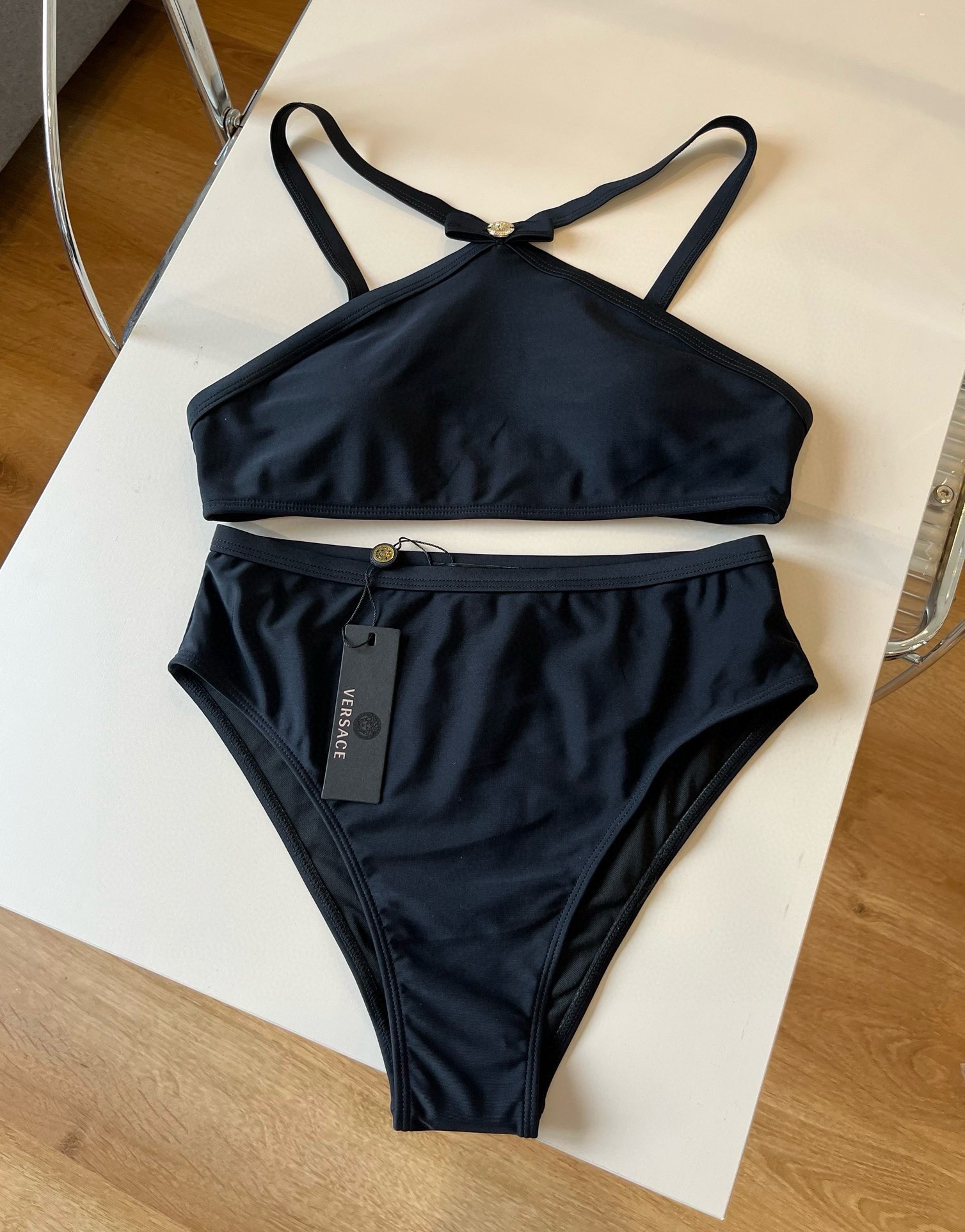 。
范思哲官方新款泳衣比基尼👙，分体比基尼高端定制，S M L XL