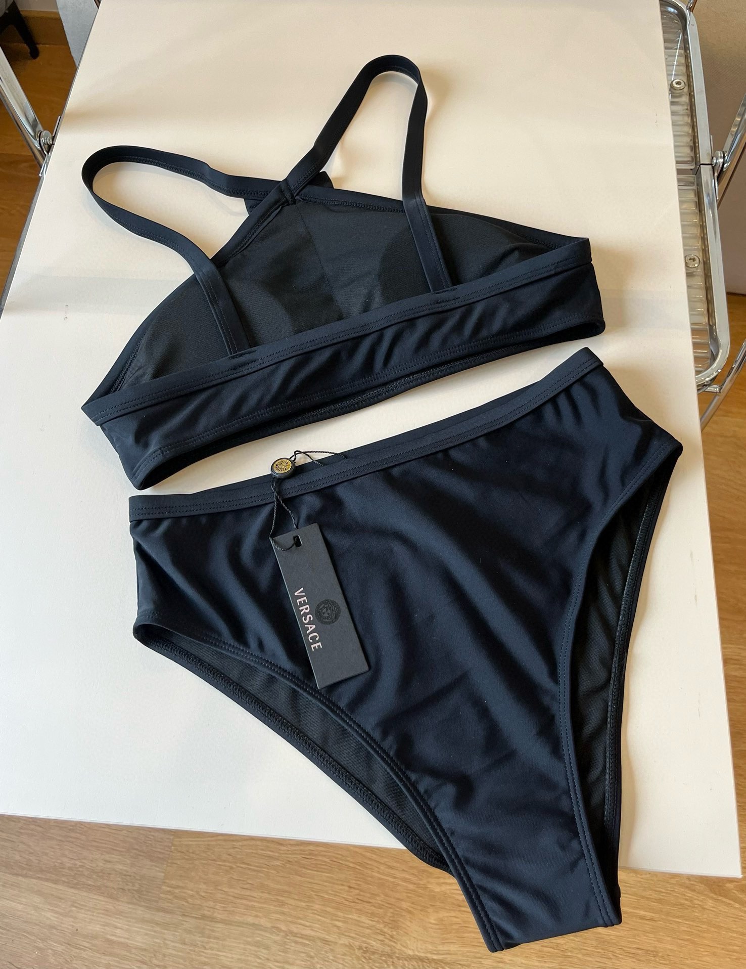 。
范思哲官方新款泳衣比基尼👙，分体比基尼高端定制，S M L XL