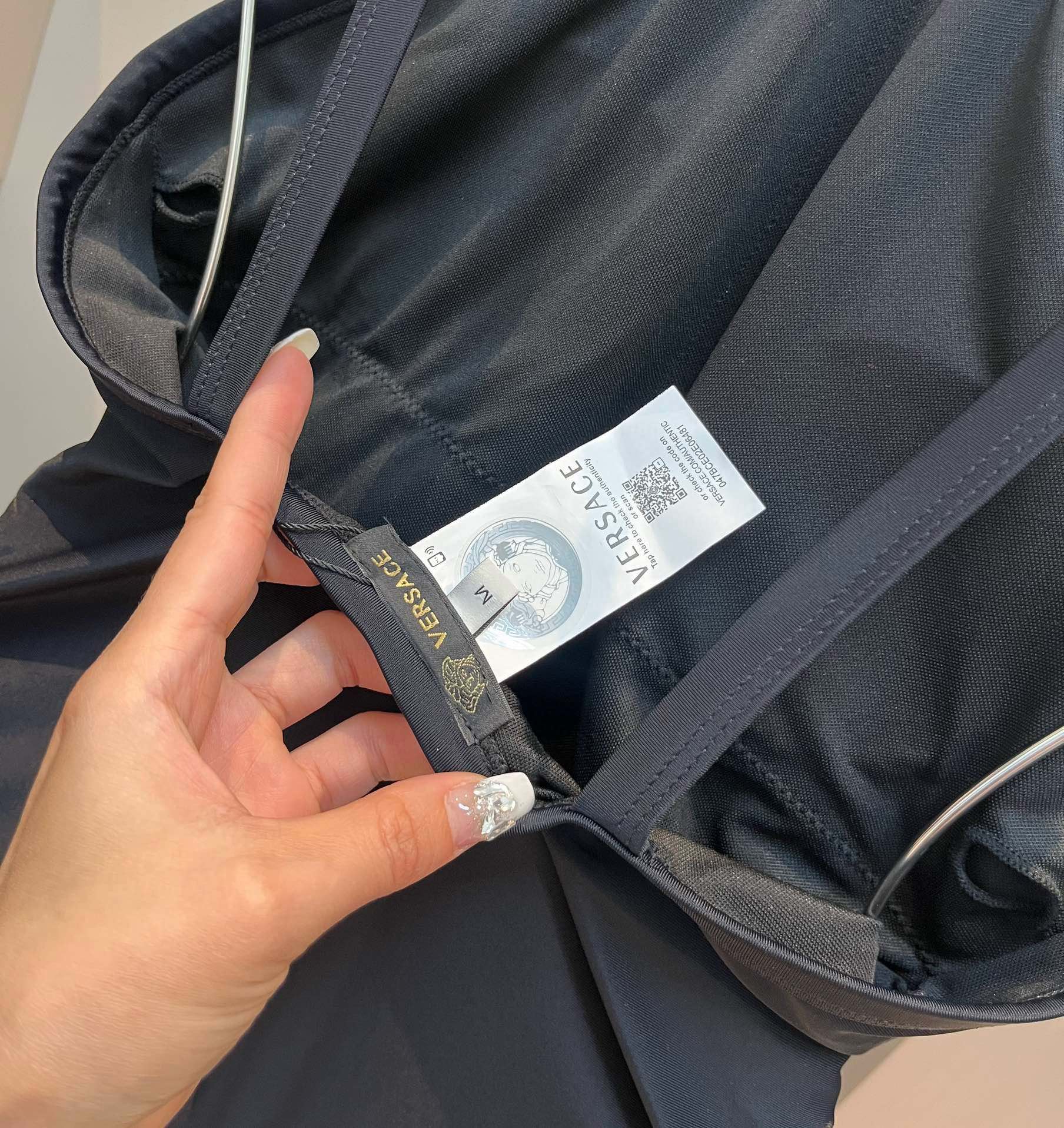 。
范思哲官方新款泳衣比基尼👙，高端定制，S M L XL