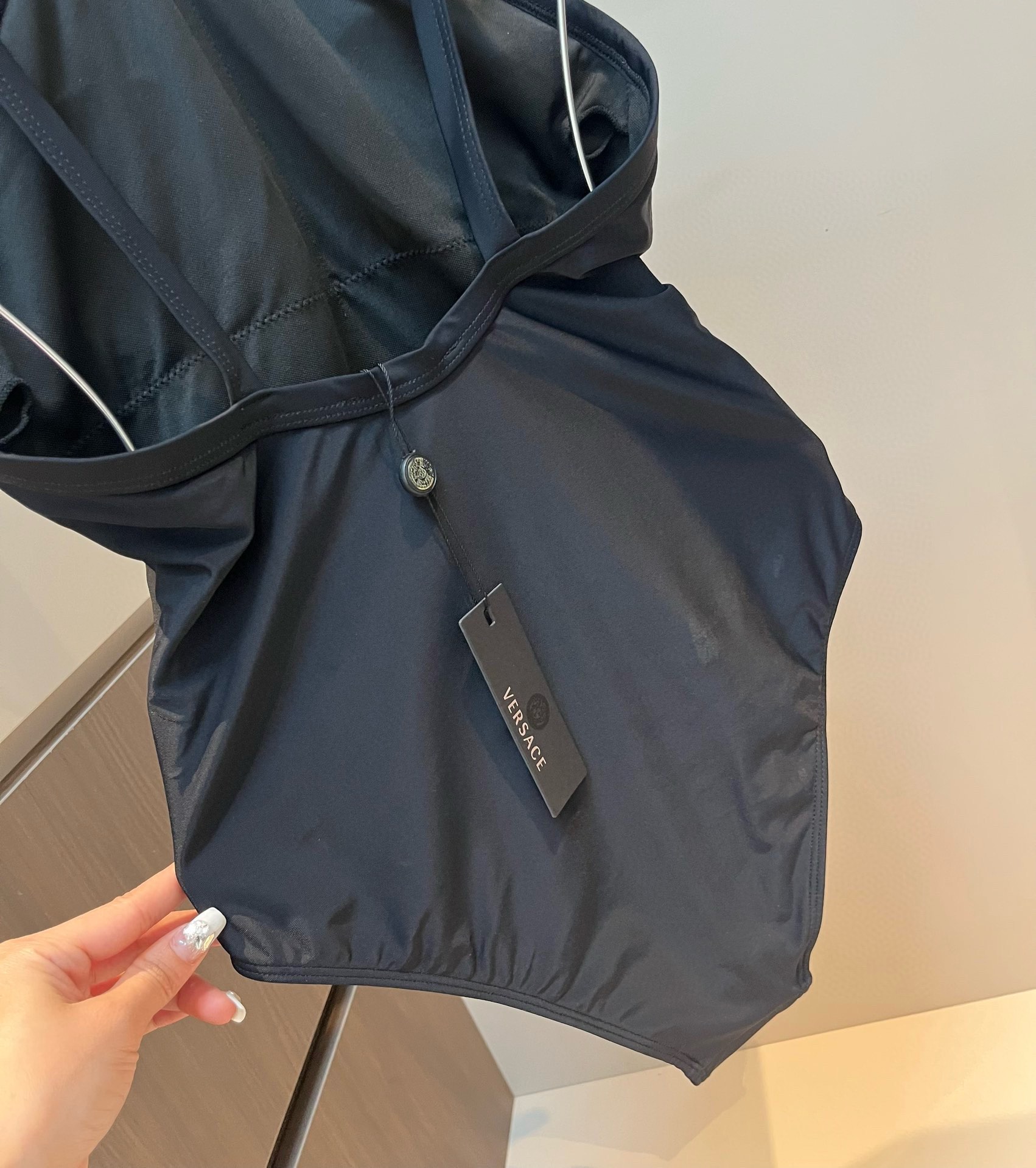 。
范思哲官方新款泳衣比基尼👙，高端定制，S M L XL