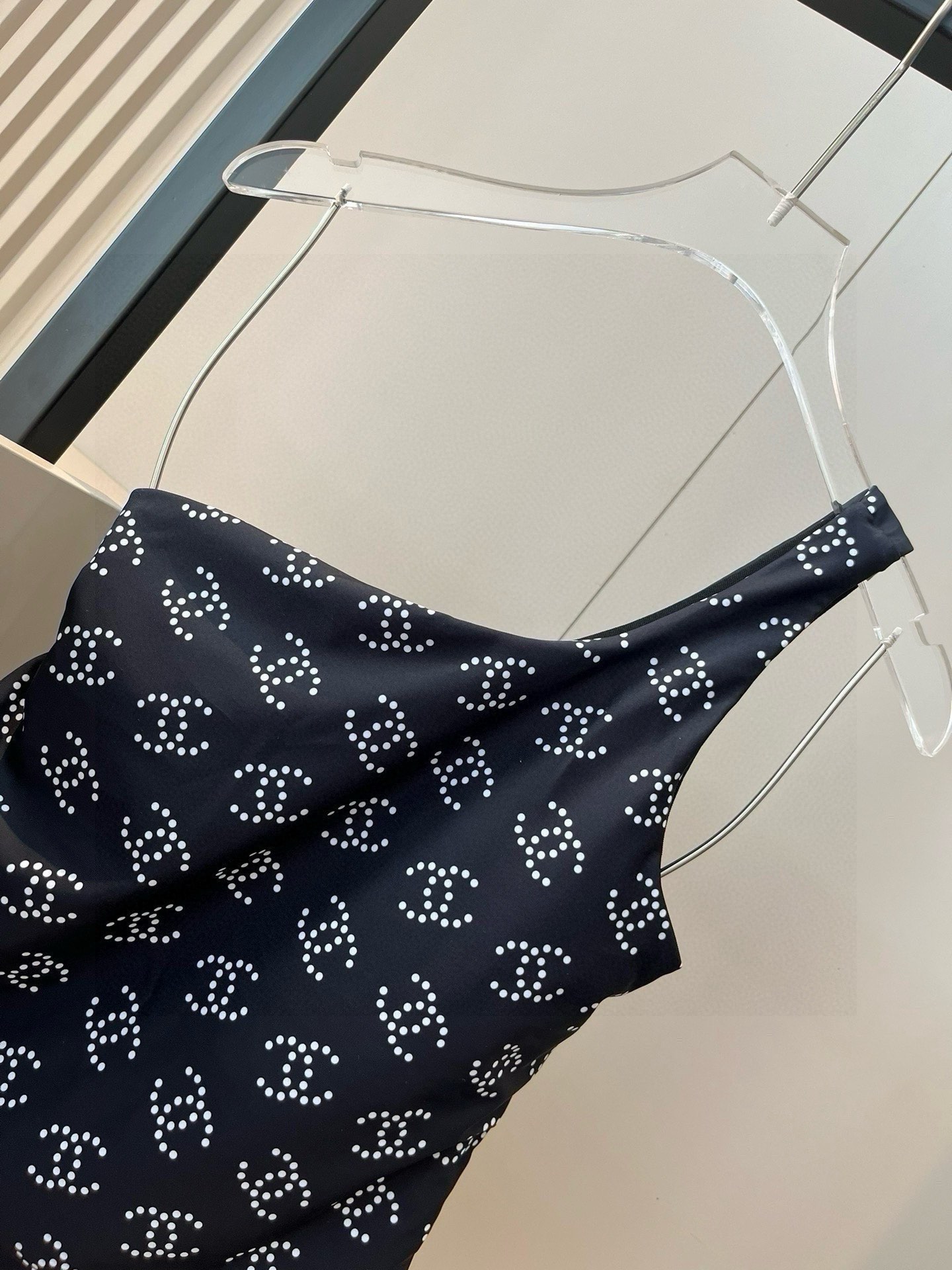 。
Chanel 香奈儿连体泳衣 😍🥰适合多种场景的游泳衣🏊‍♀️海边 游泳池 温泉 水上乐园 漂流都可