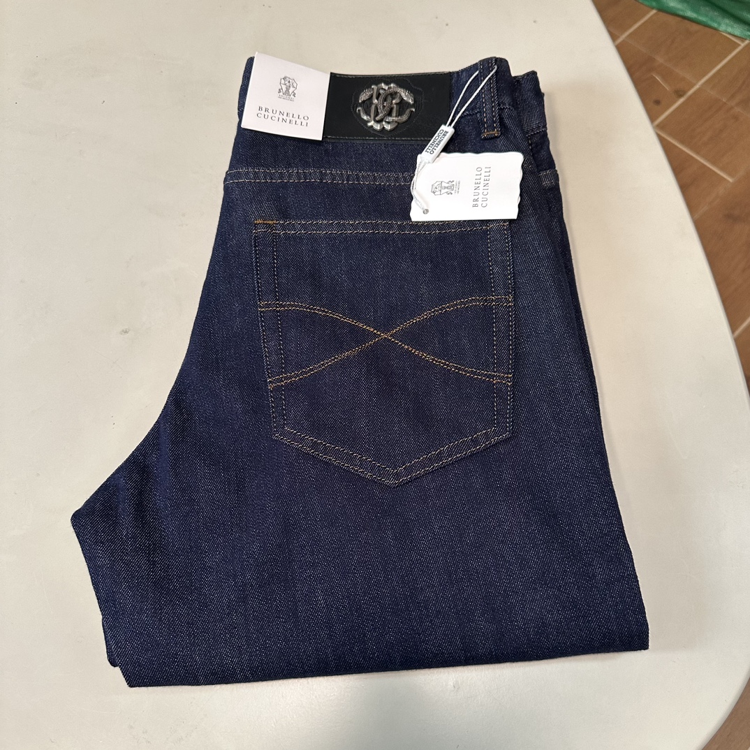 NO:139464,BC exclusively offers new jeans, high-end version!  Customized fabrics for counters are breathable and comfortable, with impeccable details, and the brand element design concept reflects high quality. The feel is delicate and soft!  It is casually cut, with a great upper body style!  29-40 yards, jeans,alexander wang19860909BC独家专供新款 牛仔裤,高端版本！专柜定制面料 透气舒适度高,细节无可挑剔,品牌元素设计理念,体现高品质.手感细腻柔软！呈现休闲裁剪,上身版型超赞！ 码数29-40,,jeans,alexander wang,Men's clothing