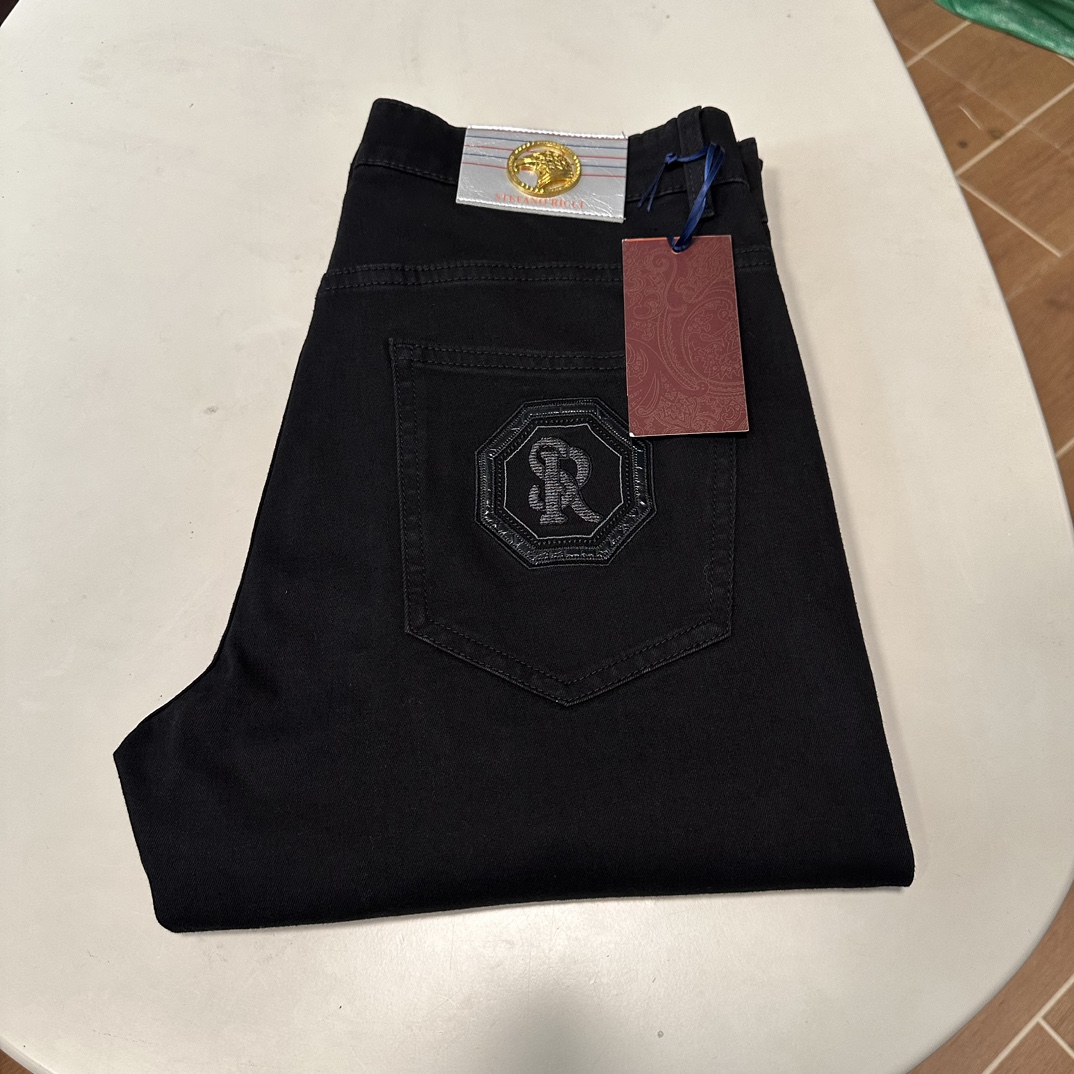 NO:150883,SR exclusively available for new jeans, high-end version!  Customized fabrics for counters are breathable and comfortable, with impeccable details, and the brand element design concept reflects high quality. The feel is delicate and soft!  It is casually cut, with a great upper body style!  29-40 yards, jeans,alexander wang19860909SR 独家专供新款 牛仔裤,高端版本！专柜定制面料 透气舒适度高,细节无可挑剔,品牌元素设计理念,体现高品质.手感细腻柔软！呈现休闲裁剪,上身版型超赞！ 码数29-40,,jeans,alexander wang,Men's clothing