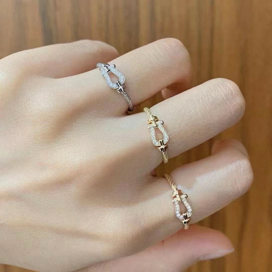 NO:109503,New product releases are popular. Fred Fred is full diamond, half diamond, drillless horseshoe buckle navigation buckle, wealth buckle, 8-character buckle high-quality cable small horseshoe ring big brand. Fashionable and exquisite FORCE series rings high-end customization~ Yajin micro-electroplating 18k gold craft Seiko horseshoe buckle ring!  The upper body effect is very versatile. Internet celebrity experts. A must-have item for fashion. Three-color rose gold, gold and silver. The same couple style for men and women. The jewelry is boutique, ring, gold19860909新品发布火爆费雷德 Fred斐登满钻、半钻、无钻马蹄扣航海扣、发财扣、8字扣高品质缆绳小马蹄戒指大牌 时尚 精致FORCE 系列戒指高端定制～亚金微电镀18k金工艺 精工马蹄扣头戒指！上身效果非常百搭 网红达人 时尚一族必备单品 玫瑰金、黄金、银色三色男女同款情侣款,饰品精品,ring,gold,Jewelry