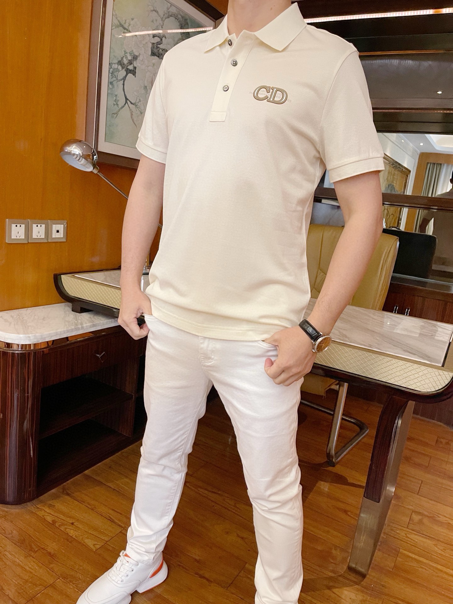 NO:136191,Dior-2025 counter latest hot-selling Polo, European and American counters, hot-selling items!  Selected Italian imported mercerized cotton fabrics with the latest designs, the exquisite CD English print on the chest shows elegance, and the upper body effect needs no more. Size: 48-56 (model 173/130 wears 48 sizes, with Hong Kong Lane Crawford gift box packaging), dior, alexander wang19860909迪奥-2025专柜最新爆款Polo出货 欧美专柜热销单品！精选意大利进口丝光棉面料搭配最新的设计,胸前的精致CD英文印花彰显雅致 上身效果不用多说.尺码:48-56（模特173/130穿48码,配香港连卡佛礼盒包装）,,dior,alexander wang,Men's clothing