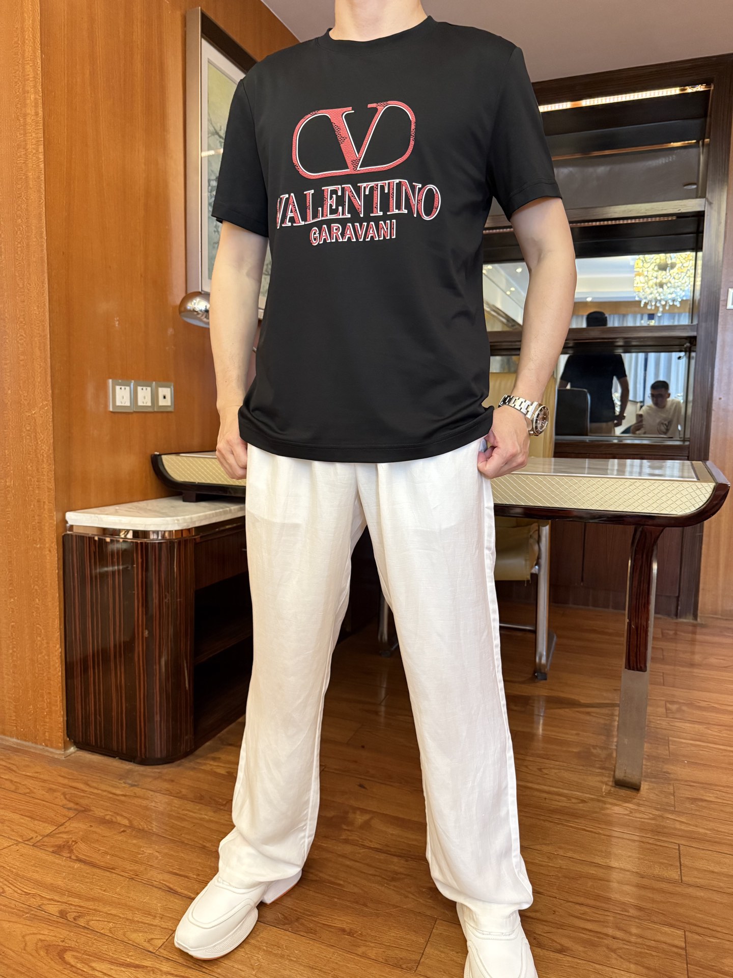 NO:136180,Balenciaga - the latest hot T-shirts in 2025 counters are shipped, and hot-selling items in European and American counters!  Selected Italian imported fine cotton fabrics with fashionable designs, exquisite brand logo on the chest to show the charm You are definitely worthy of having. Number 48-56 (model 173/130 wears 48, with Hong Kong Lane Crawford gift box packaging), ,balenciaga,tees, t-shirt,alexander wang19860909巴黎世家-2025专柜最新爆款T恤出货 欧美专柜热销单品！精选意大利进口精棉面料搭配时尚的设计,胸前精致的品牌标志彰显韵味 您绝对值得拥有.码数48-56（模特173/130穿48,配香港连卡佛礼盒包装）,,balenciaga,tees，t-shirt,alexander wang,Men's clothing