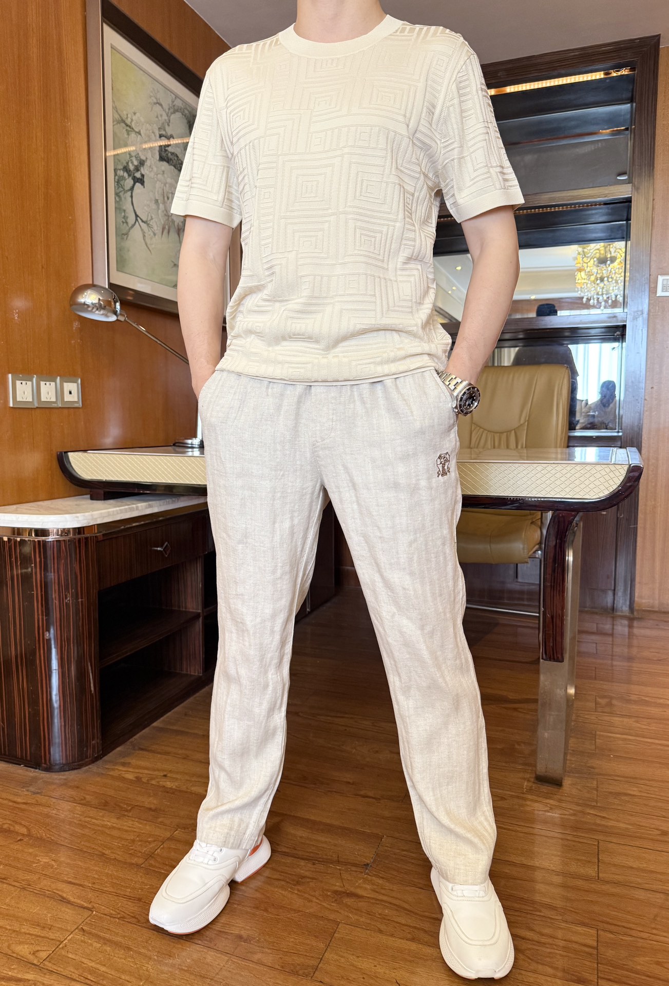 NO:136188,Givenchy - the latest hot T-shirts in 2025 counters are shipped, and hot-selling items in European and American counters!  Selected imported Italian acetate fabrics with fashionable designs, the whole brand logo shows the charm You are definitely worthy of having. Number 48-56 (model 173/130 wears 48, with Hong Kong Lane Crawford gift box packaging), givennchy,tees, t-shirt,alexander wang19860909纪梵希-2025专柜最新爆款T恤出货 欧美专柜热销单品！精选意大利进口醋酸面料搭配时尚的设计,通体的品牌标志彰显韵味 您绝对值得拥有.码数48-56（模特173/130穿48,配香港连卡佛礼盒包装）,,givenchy,tees，t-shirt,alexander wang,Men's clothing