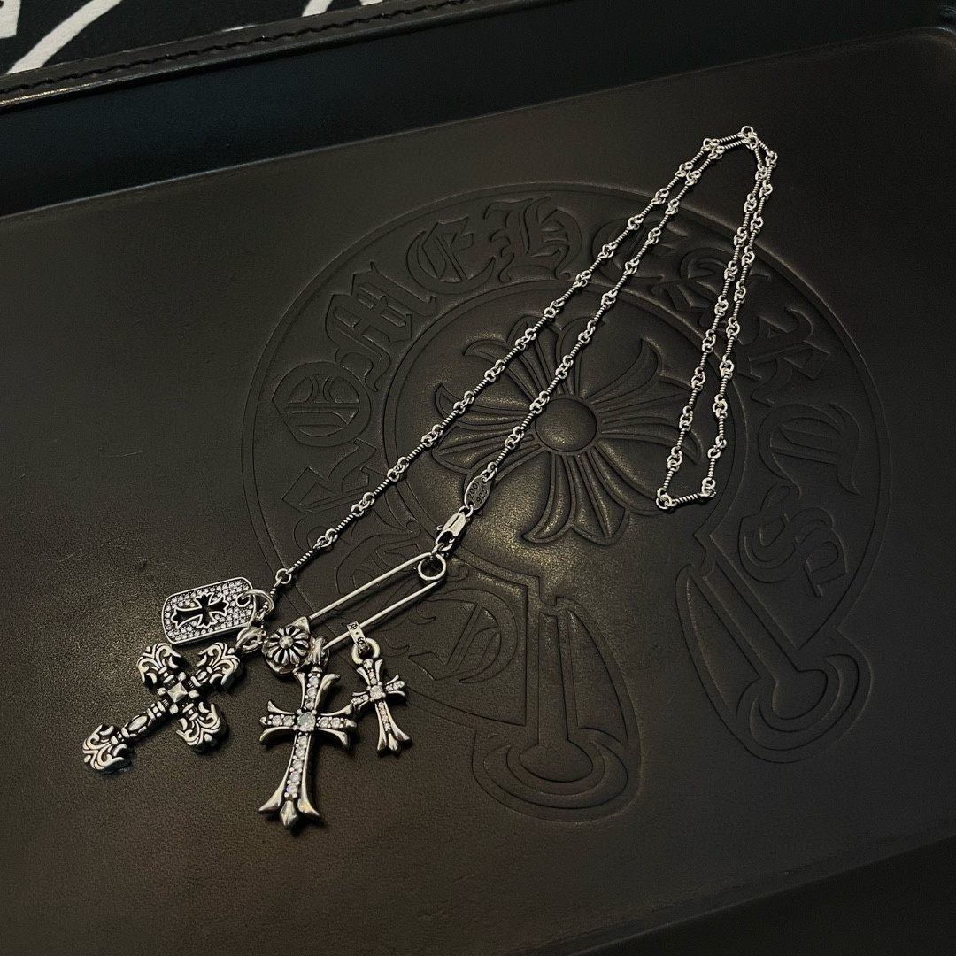NO:109513,TikTok/Kuaishou/ins/Xiaohongshu/Live Hot, New [Counter Quality] Chrome Hearts Crowxin Classic Necklace, Four-combination Cross pendant, Different concave and convex and concave design styles, presenting unique crosses. Cross Scout flowers are Crowxin's ambitions, so they last longer. Genuine version of Chrome Hearts Crowxin, different from the market, benchmarking the quality of the version, looking at the details of the letter printing, retro, old gray oxygen level. Seiko version!  !  !  Pure handmade ~ Authentic model opening must-have fashion and fashion, both men and women can wear it, same style for couples, original official website, rock punk style silver style, retro elements, trendy and versatile!  , jewelry boutique, chrome hearts, chrome hearts, necklace19860909批 抖音/快手/ins/小红书/直播热门 ,新款【专柜品质】Chrome Hearts克罗心经典项链 ,四组合十字架吊坠,凹凸造型不同的花纹设计风格 呈现出与众不同 十字架 童军花是克罗心的志 所以更经久不衰 正品打版Chrome Hearts克罗心 区别市场普通轻版 对版对标品质 看字印细节 复古做旧灰氧程度.精工版本！！！ 纯手工打造 ～正品开模潮流时尚必备 男女均可佩戴 情侣同款 官网原版 摇滚朋克泰银风格 复古元素 潮流百搭！,饰品精品,chrome hearts,chrome hearts,necklace,Jewelry