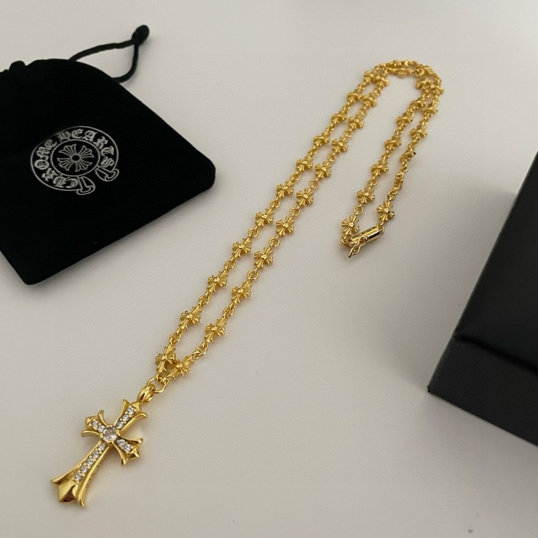 NO:109531,[Counter Quality] Chrome Hearts Croxin Classic golden cross necklace Cross diamond pendant Different pattern design styles with concave and convex shapes present uniqueness Cross Scout flowers are Croxin's ambitions, so they last longer. Genuine version Chrome Hearts Croxin Difference to the market ordinary light version, match the quality of the version, look at the details of the letter printing, retro old gray oxygen level. Seiko version!  !  !  Pure handmade ~ Authentic model opening must-have fashion and fashion, both men and women can wear it, same style for couples, original official website, rock punk style silver style, retro elements, trendy and versatile!  , jewelry boutique, chrome hearts, chrome hearts, necklace, gold19860909批【专柜品质】Chrome Hearts克罗心 经典黄金色十字架项链 十字架镶钻吊坠 凹凸造型不同的花纹设计风格 呈现出与众不同 十字架 童军花是克罗心的志 所以更经久不衰 正品打版Chrome Hearts克罗心 区别市场普通轻版 对版对标品质 看字印细节 复古做旧灰氧程度.精工版本！！！ 纯手工打造 ～正品开模潮流时尚必备 男女均可佩戴 情侣同款 官网原版 摇滚朋克泰银风格 复古元素 潮流百搭！,饰品精品,chrome hearts,chrome hearts,necklace,gold,Jewelry