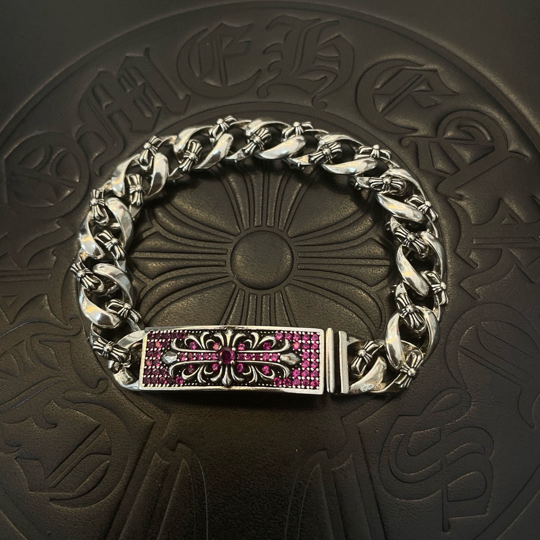 NO:109535,Batch of the counter quality Chrome Hearts Croxin classic twist retro cross pollen diamond bracelet, different pattern design styles with concave and convex shapes present a unique style. Cross Scout flowers are Croxin's ambitions, so they last longer. Genuine version Chrome Hearts Croxin necklaces are the ordinary light version of the market. The quality is benchmarked against the quality of the printed details. The degree of retro old gray oxygen. Seiko version!  !  !  Pure handmade ~ Authentic model opening must-have fashion and fashion, both men and women can wear it, same style for couples, original official website, rock punk style silver style, retro elements, trendy and versatile!  , jewelry boutique, chrome hearts, chrome hearts, necklace, bracelet19860909批 专柜品质Chrome Hearts克罗心经典麻花复古十字花粉钻手链,凹凸造型不同的花纹设计风格 呈现出与众不同 十字架 童军花是克罗心的志 所以更经久不衰 正品打版Chrome Hearts克罗心项链区别市场普通轻版 对版对标品质 看字印细节 复古做旧灰氧程度.精工版本！！！ 纯手工打造 ～正品开模潮流时尚必备 男女均可佩戴 情侣同款 官网原版 摇滚朋克泰银风格 复古元素 潮流百搭！,饰品精品,chrome hearts,chrome hearts,necklace,bracelet,Jewelry