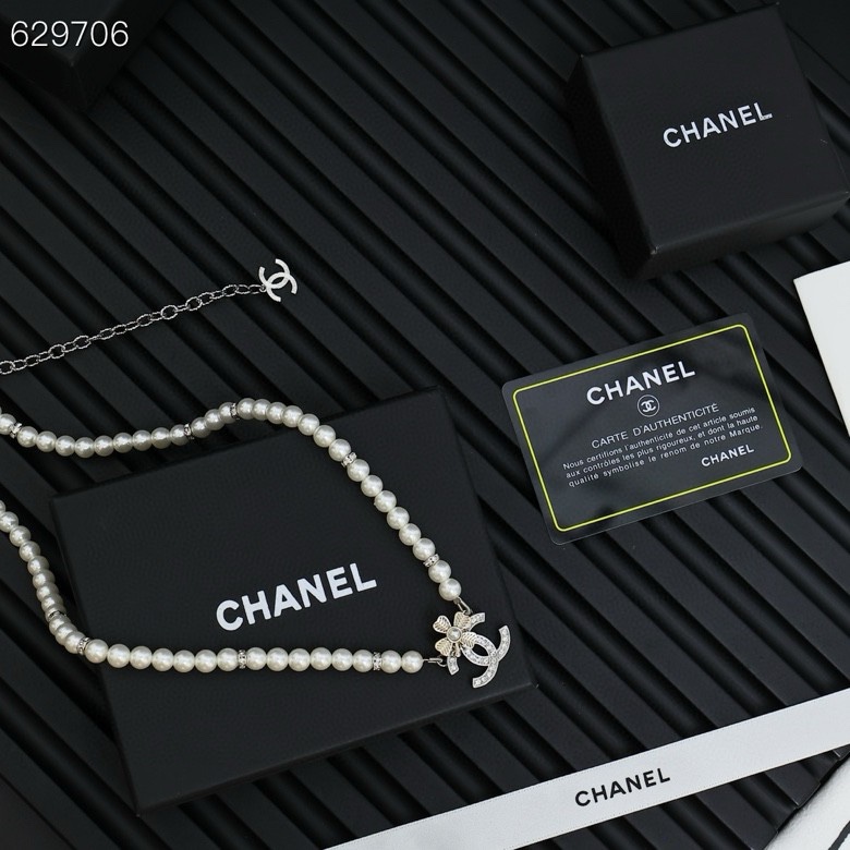 Chanel Chanel四叶草双c珍珠项链