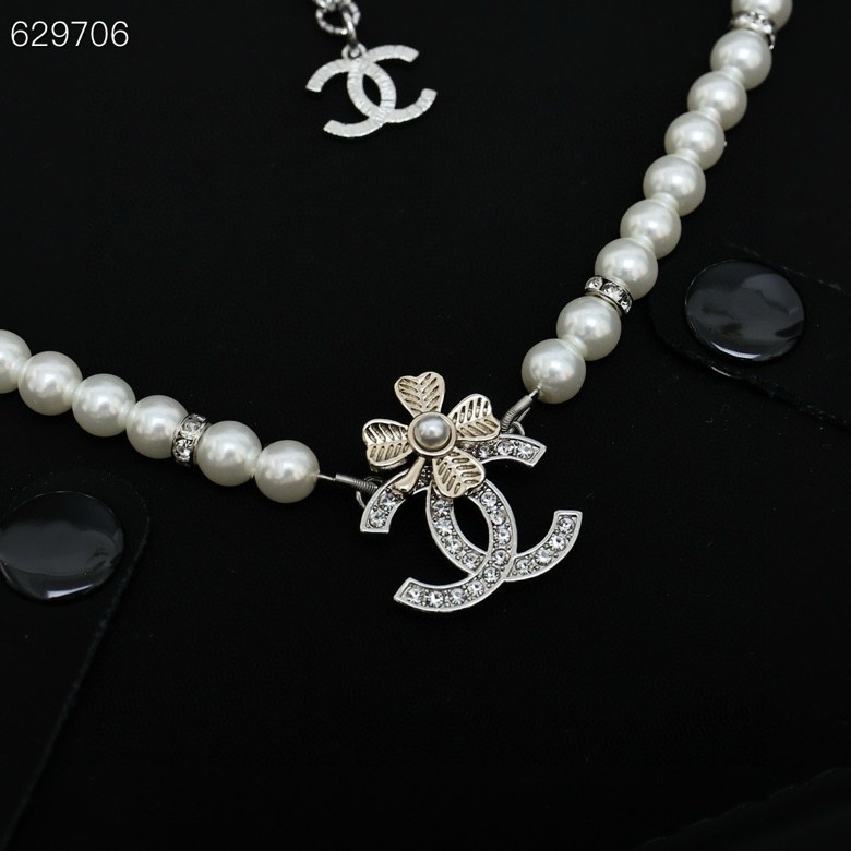 Chanel Chanel四叶草双c珍珠项链