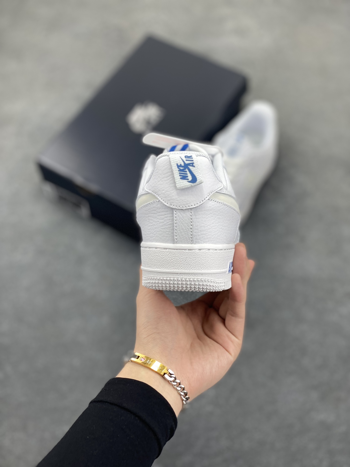 图片[4]-福利特价 Nike Air Force 1 \’07 Low 3M反光小勾 空军一号低帮运动休闲板鞋 原楦头原纸板 打造纯正空军版型 专注外贸渠道 全掌内置蜂窝气垫 原盒配件 原厂中底钢印、拉帮完美 货号：FB8971-100 尺码：36 36.5 37.5 38 38.5 39 40 40.5 41 42 42.5 43 44 44.5 45-选品中心