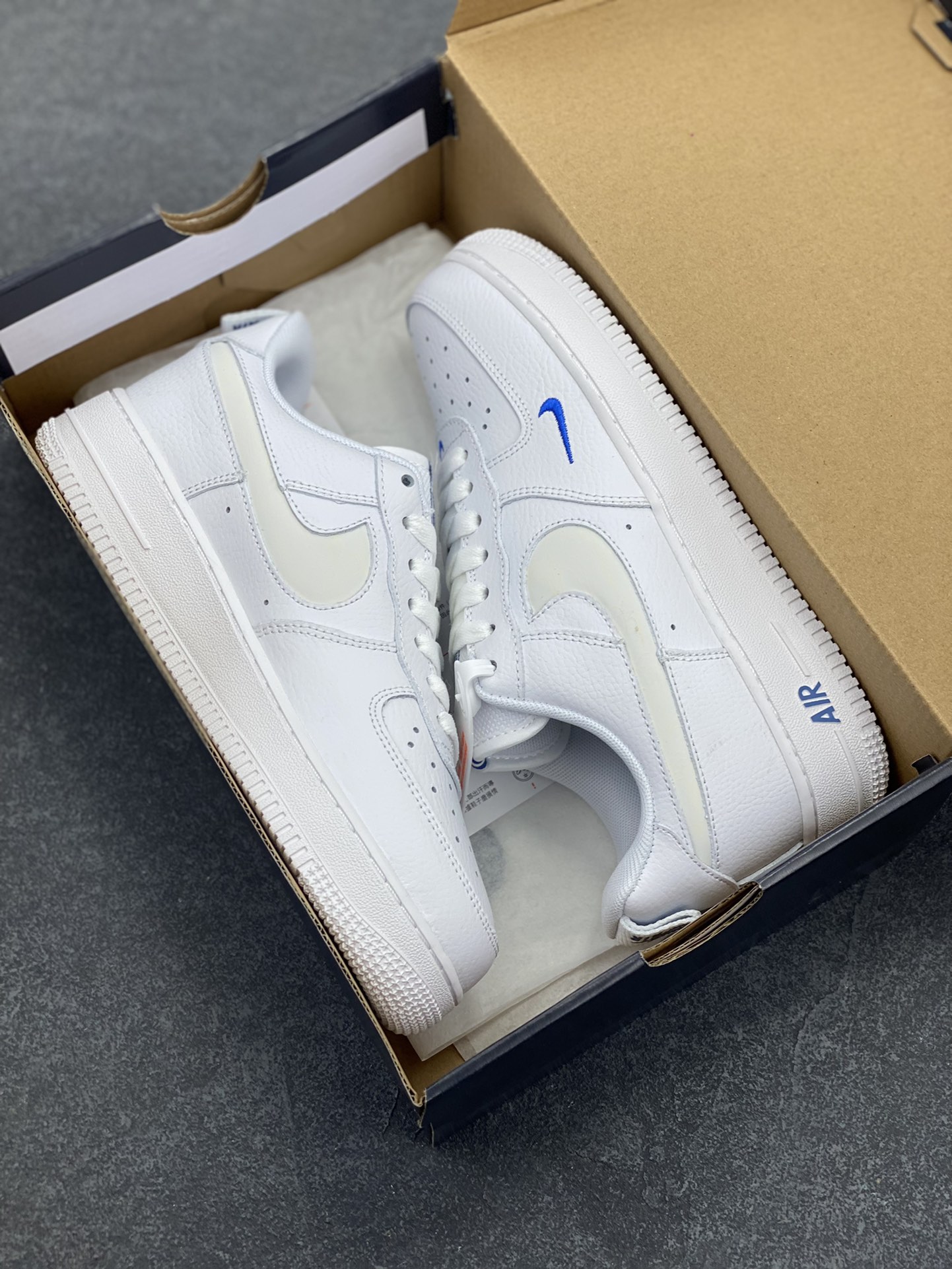 图片[9]-福利特价 Nike Air Force 1 \’07 Low 3M反光小勾 空军一号低帮运动休闲板鞋 原楦头原纸板 打造纯正空军版型 专注外贸渠道 全掌内置蜂窝气垫 原盒配件 原厂中底钢印、拉帮完美 货号：FB8971-100 尺码：36 36.5 37.5 38 38.5 39 40 40.5 41 42 42.5 43 44 44.5 45-选品中心