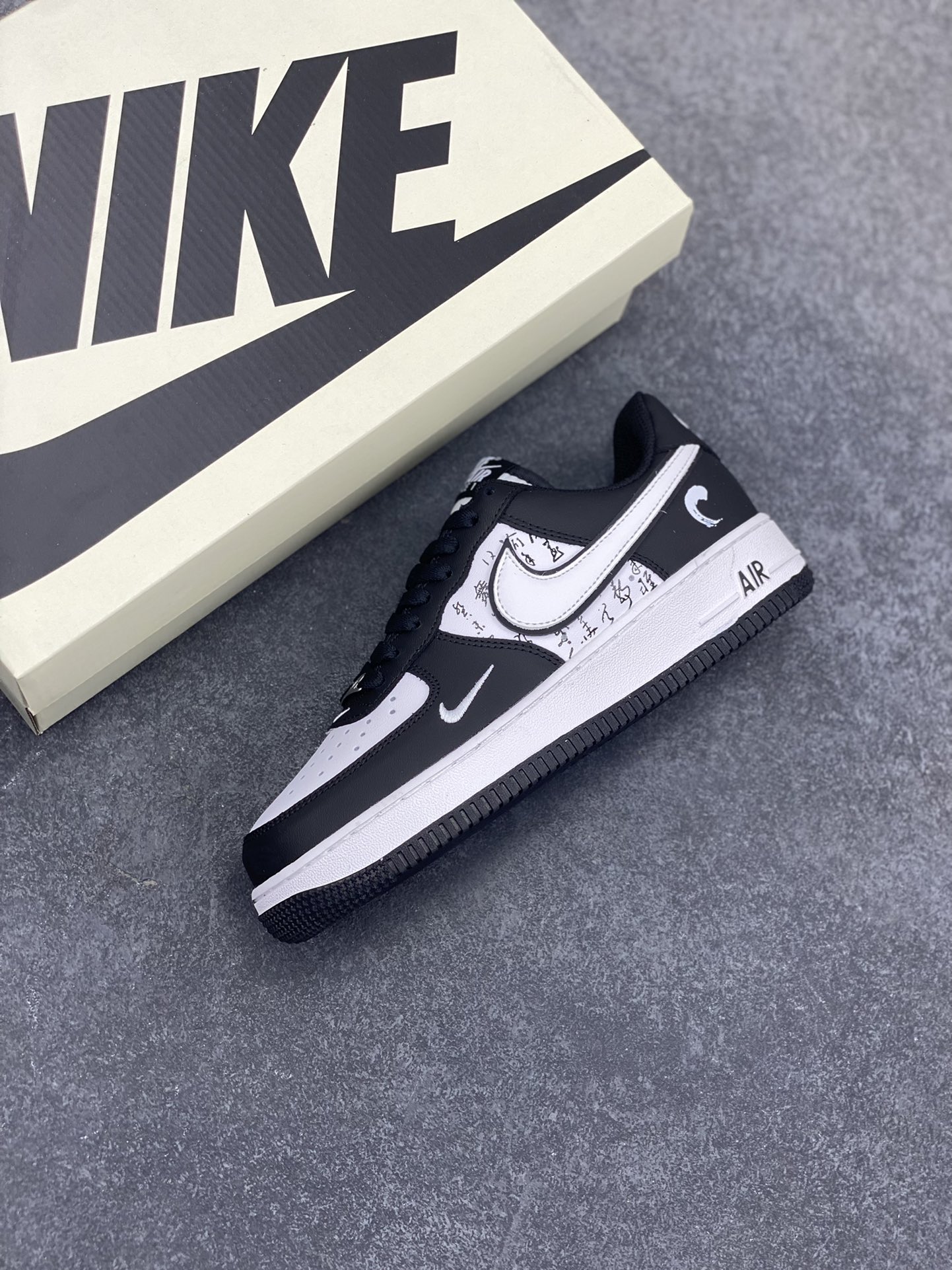 图片[7]-福利特价 Nike Air Force 1 Low 白黑山水 原楦头原纸板 打造纯正空军版型 专注外贸渠道 全掌内置蜂窝气垫 原盒配件 原厂中底钢印、拉帮完美 货号：DR9867-102 尺码：36 36.5 37.5 38 38.5 39 40 40.5 41 42 42.5 43 44 44.5 45-选品中心