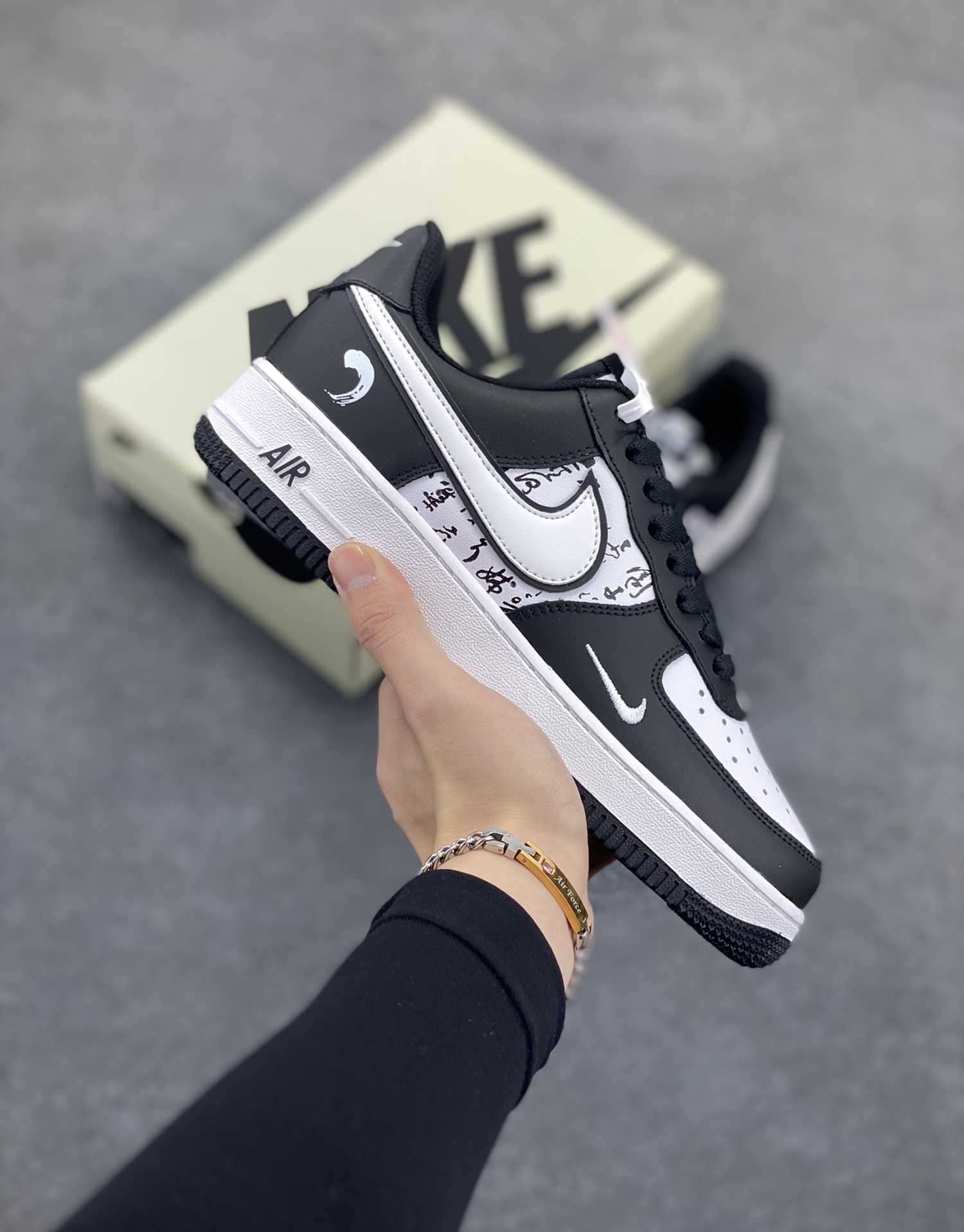 福利特价 Nike Air Force 1 Low 白黑山水 原楦头原纸板 打造纯正空军版型 专注外贸渠道 全掌内置蜂窝气垫 原盒配件 原厂中底钢印、拉帮完美 货号:DR9867-102 尺码:36 36.5 37.5 38 38.5 39 40 40.5 41 42 42.5 43 44 44.5 45-选品中心