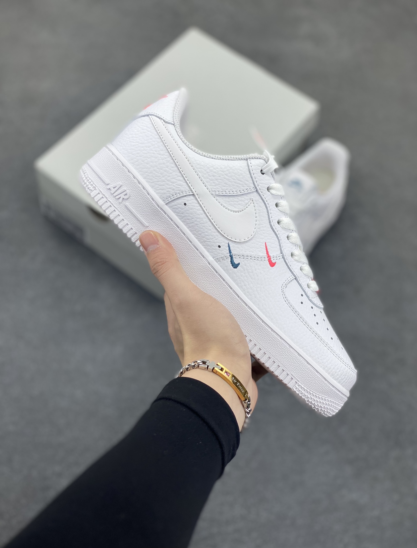 福利特价 NK Air Force 1 空军一号板鞋 白金双勾 原楦头原纸板 打造纯正空军版型#专注外贸渠道 全掌内置蜂窝气垫 #原盒配件 原厂中底钢印、拉帮完美 货号:CT1989-100 尺码:36 36.5 37.5 38 38.5 39 40 40.5 41 42 42.5 43 44 44.5 45-选品中心