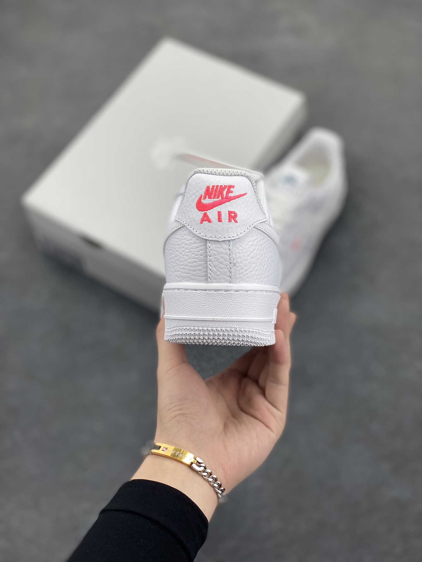 图片[4]-福利特价 NK Air Force 1 空军一号板鞋 白金双勾 原楦头原纸板 打造纯正空军版型#专注外贸渠道 全掌内置蜂窝气垫 #原盒配件 原厂中底钢印、拉帮完美 货号：CT1989-100 尺码：36 36.5 37.5 38 38.5 39 40 40.5 41 42 42.5 43 44 44.5 45-选品中心