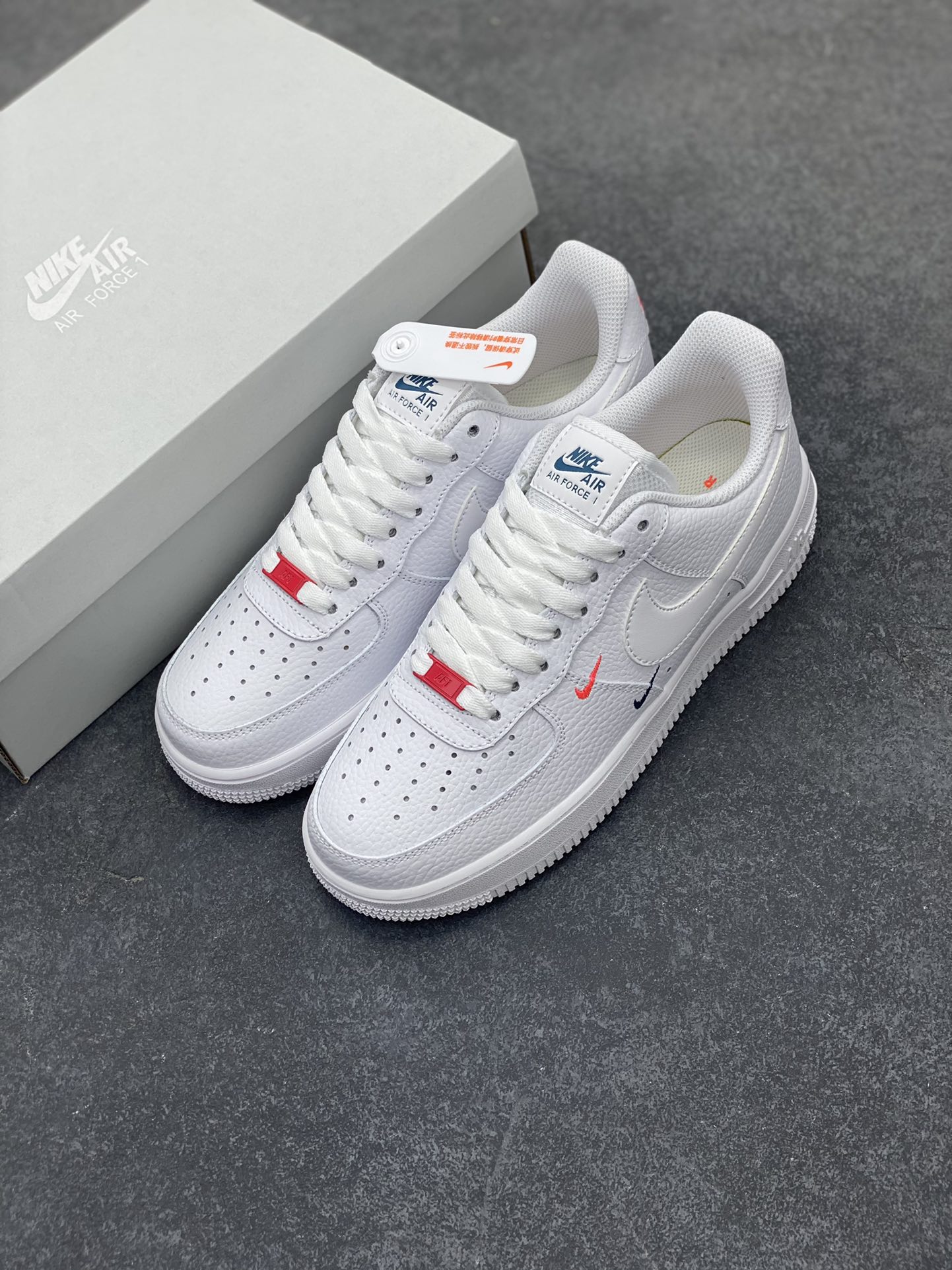 图片[8]-福利特价 NK Air Force 1 空军一号板鞋 白金双勾 原楦头原纸板 打造纯正空军版型#专注外贸渠道 全掌内置蜂窝气垫 #原盒配件 原厂中底钢印、拉帮完美 货号：CT1989-100 尺码：36 36.5 37.5 38 38.5 39 40 40.5 41 42 42.5 43 44 44.5 45-选品中心