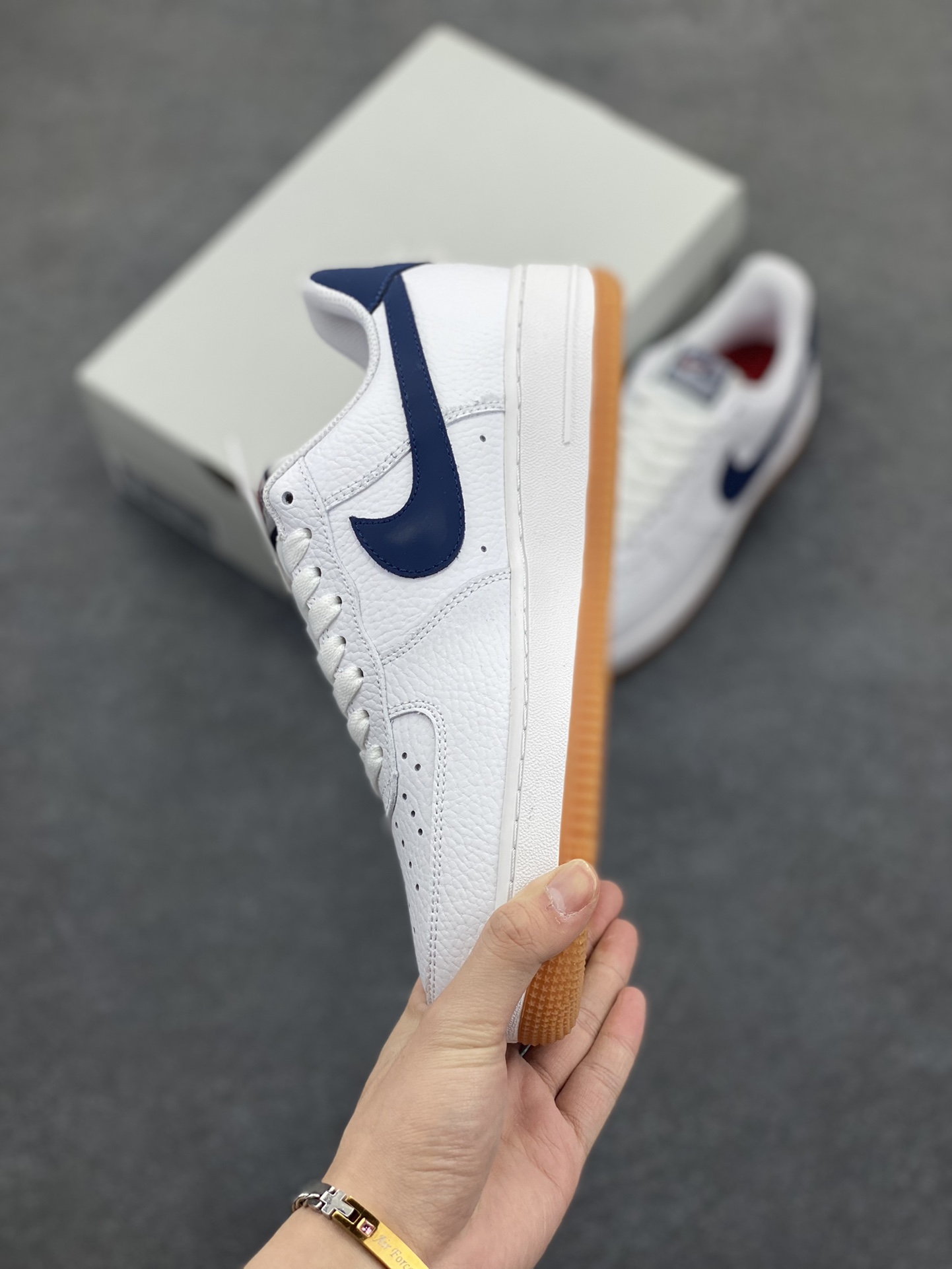 图片[3]-福利特价 Nk Air Force 1\’07 Low 白蓝生胶 空军一号低帮休闲板鞋 原装级别 原楦头原纸板 打造纯正空军版型#专注外贸渠道 全掌内置蜂窝气垫 #原盒配件 原厂中底钢印、拉帮完美 货号：CI0057-100 尺码：36 36.5 37.5 38 38.5 39 40 40.5 41 42 42.5 43 44 44.5 45-选品中心