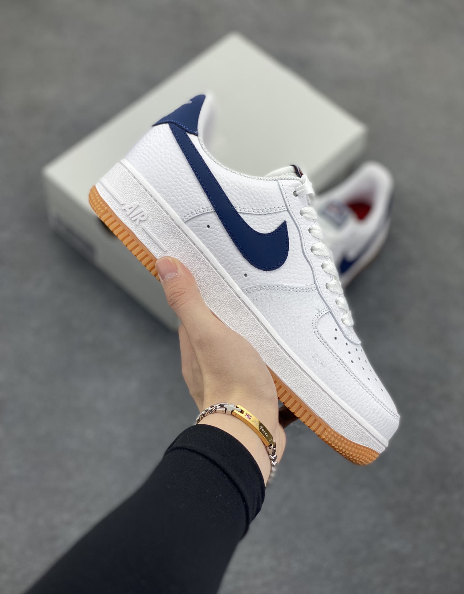 福利特价 Nk Air Force 1\’07 Low 白蓝生胶 空军一号低帮休闲板鞋 原装级别 原楦头原纸板 打造纯正空军版型#专注外贸渠道 全掌内置蜂窝气垫 #原盒配件 原厂中底钢印、拉帮完美 货号：CI0057-100 尺码：36 36.5 37.5 38 38.5 39 40 40.5 41 42 42.5 43 44 44.5 45-选品中心
