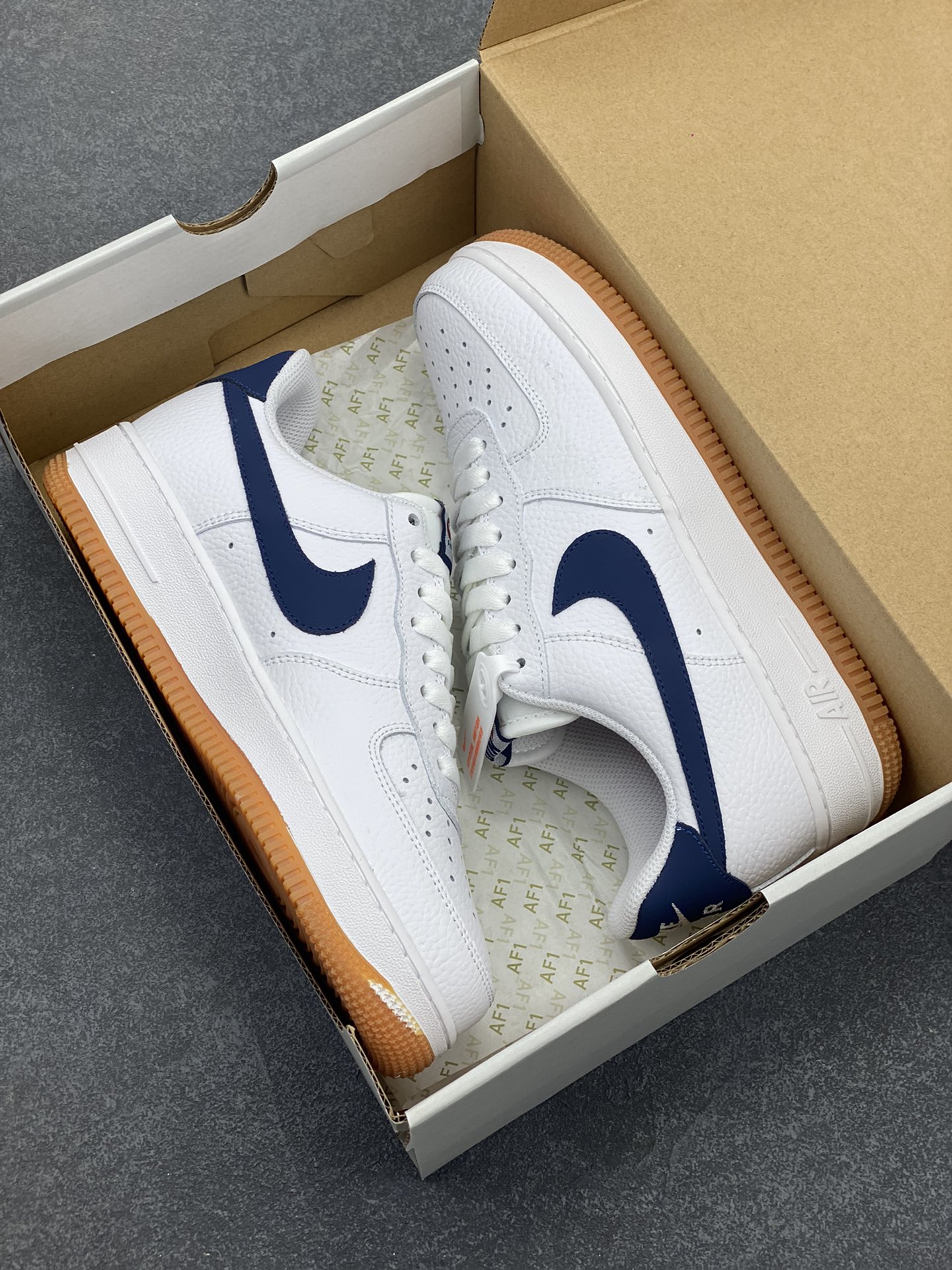 图片[9]-福利特价 Nk Air Force 1\’07 Low 白蓝生胶 空军一号低帮休闲板鞋 原装级别 原楦头原纸板 打造纯正空军版型#专注外贸渠道 全掌内置蜂窝气垫 #原盒配件 原厂中底钢印、拉帮完美 货号：CI0057-100 尺码：36 36.5 37.5 38 38.5 39 40 40.5 41 42 42.5 43 44 44.5 45-选品中心