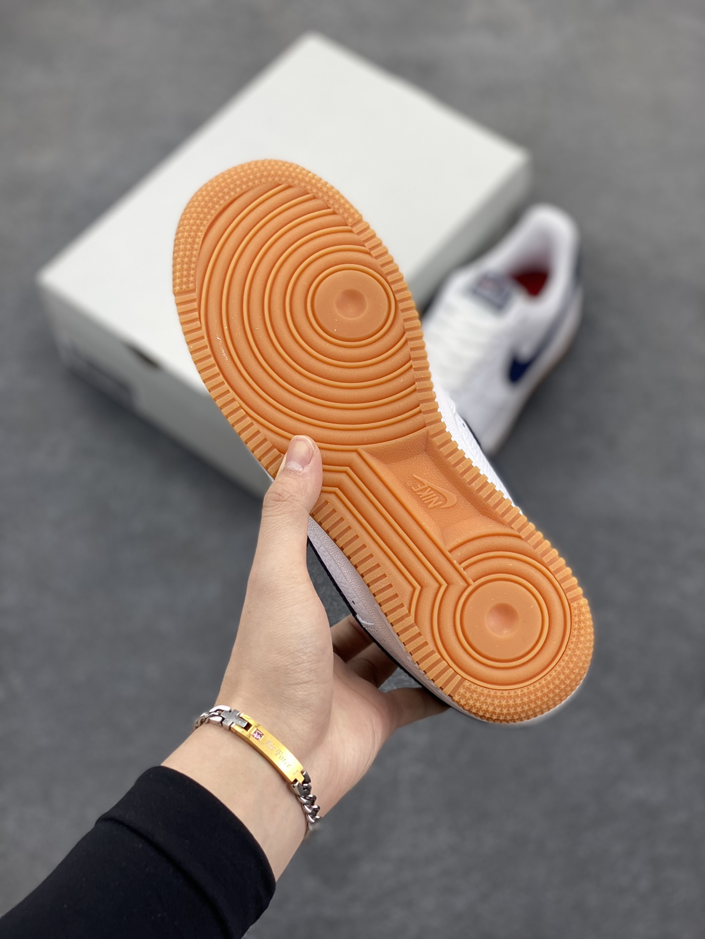 图片[5]-福利特价 Nk Air Force 1\’07 Low 白蓝生胶 空军一号低帮休闲板鞋 原装级别 原楦头原纸板 打造纯正空军版型#专注外贸渠道 全掌内置蜂窝气垫 #原盒配件 原厂中底钢印、拉帮完美 货号：CI0057-100 尺码：36 36.5 37.5 38 38.5 39 40 40.5 41 42 42.5 43 44 44.5 45-选品中心