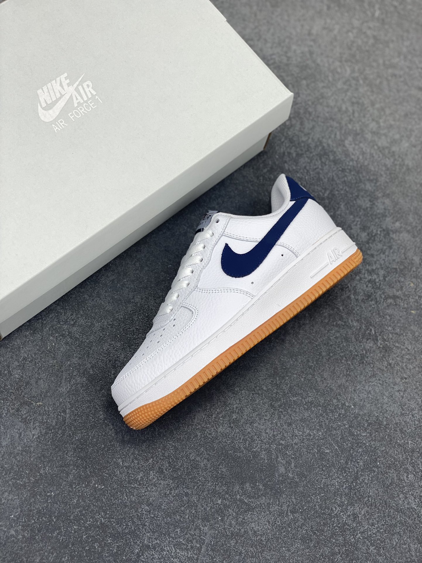 图片[7]-福利特价 Nk Air Force 1\’07 Low 白蓝生胶 空军一号低帮休闲板鞋 原装级别 原楦头原纸板 打造纯正空军版型#专注外贸渠道 全掌内置蜂窝气垫 #原盒配件 原厂中底钢印、拉帮完美 货号：CI0057-100 尺码：36 36.5 37.5 38 38.5 39 40 40.5 41 42 42.5 43 44 44.5 45-选品中心