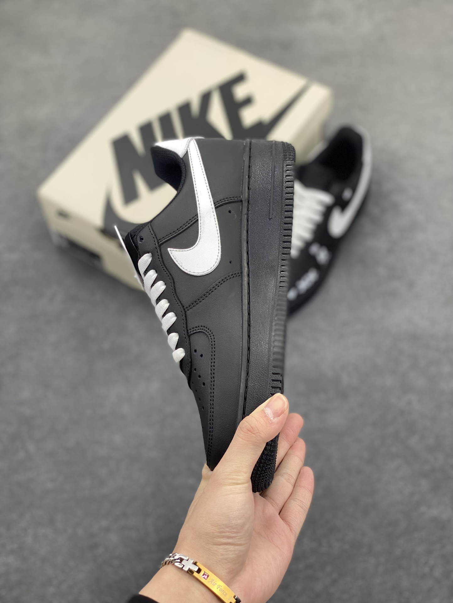 图片[3]-福利特价 Nike Air Force 1 Low 白黑电竞 空军一号低帮运动休闲板鞋 原楦头原纸板 打造纯正空军版型 专注外贸渠道 全掌内置蜂窝气垫 原盒配件 原厂中底钢印、拉帮完美 货号：CW2288-018 尺码：36 36.5 37.5 38 38.5 39 40 40.5 41 42 42.5 43 44 44.5 45-选品中心