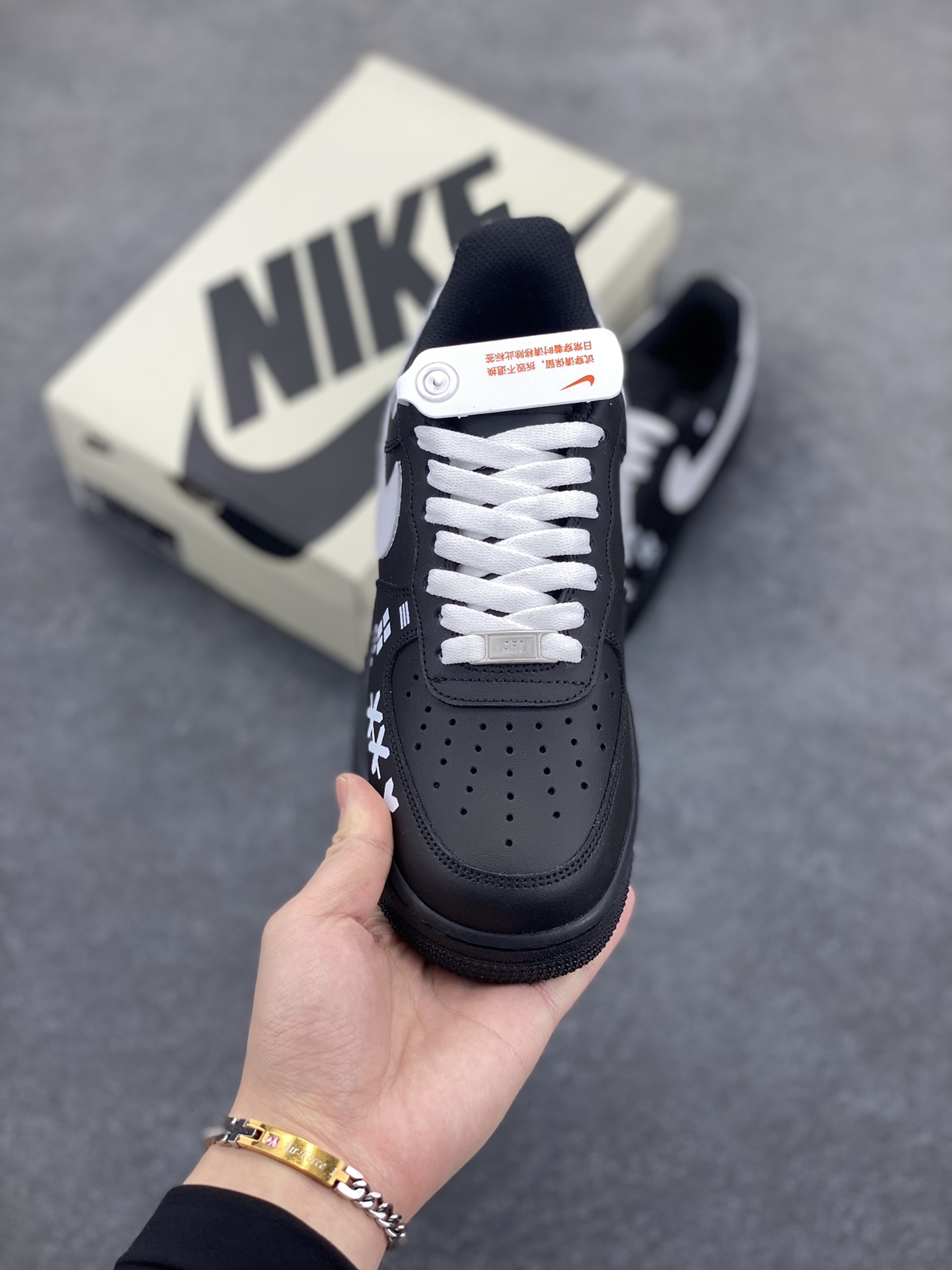 图片[2]-福利特价 Nike Air Force 1 Low 白黑电竞 空军一号低帮运动休闲板鞋 原楦头原纸板 打造纯正空军版型 专注外贸渠道 全掌内置蜂窝气垫 原盒配件 原厂中底钢印、拉帮完美 货号：CW2288-018 尺码：36 36.5 37.5 38 38.5 39 40 40.5 41 42 42.5 43 44 44.5 45-选品中心
