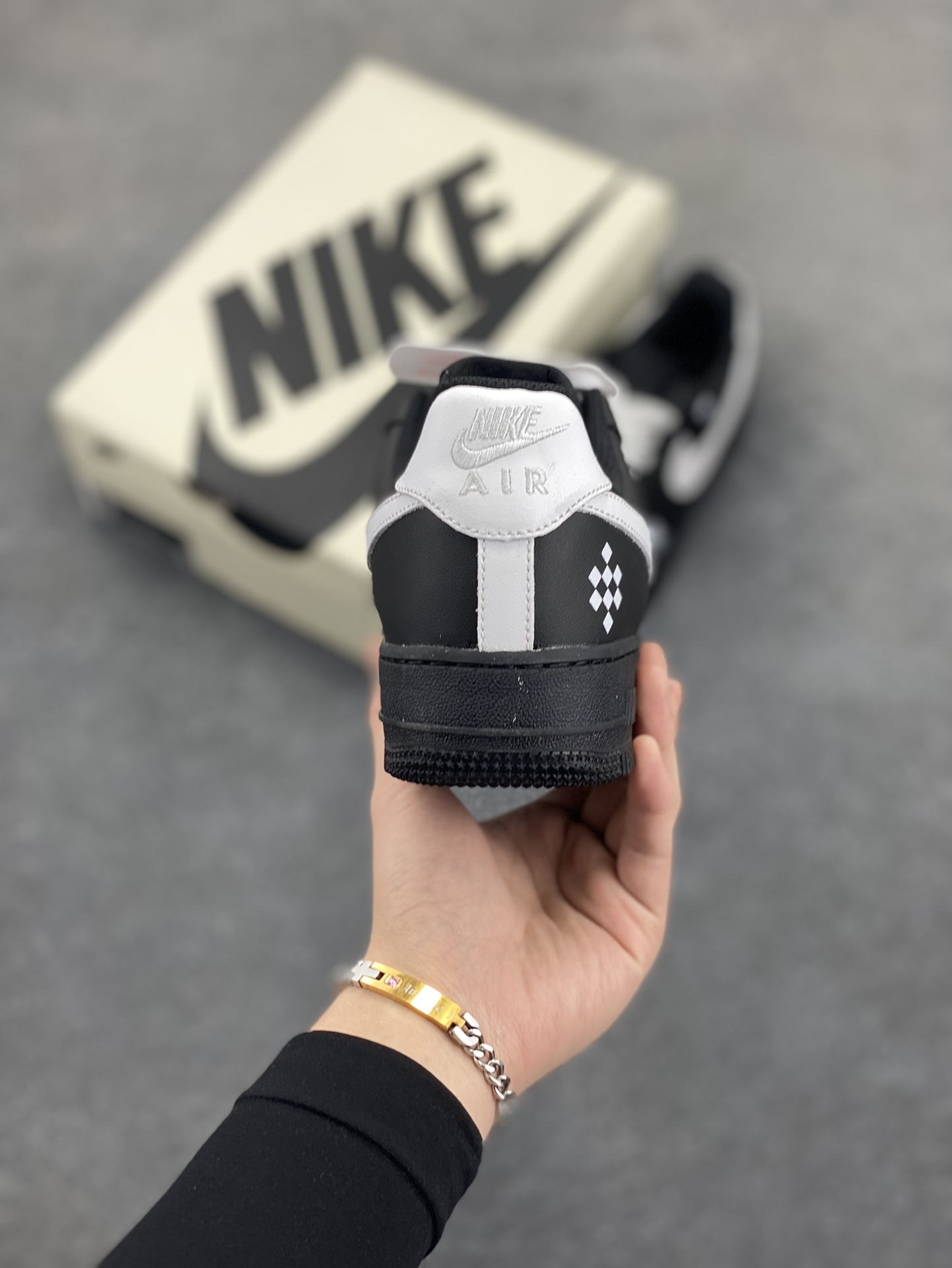 图片[4]-福利特价 Nike Air Force 1 Low 白黑电竞 空军一号低帮运动休闲板鞋 原楦头原纸板 打造纯正空军版型 专注外贸渠道 全掌内置蜂窝气垫 原盒配件 原厂中底钢印、拉帮完美 货号：CW2288-018 尺码：36 36.5 37.5 38 38.5 39 40 40.5 41 42 42.5 43 44 44.5 45-选品中心