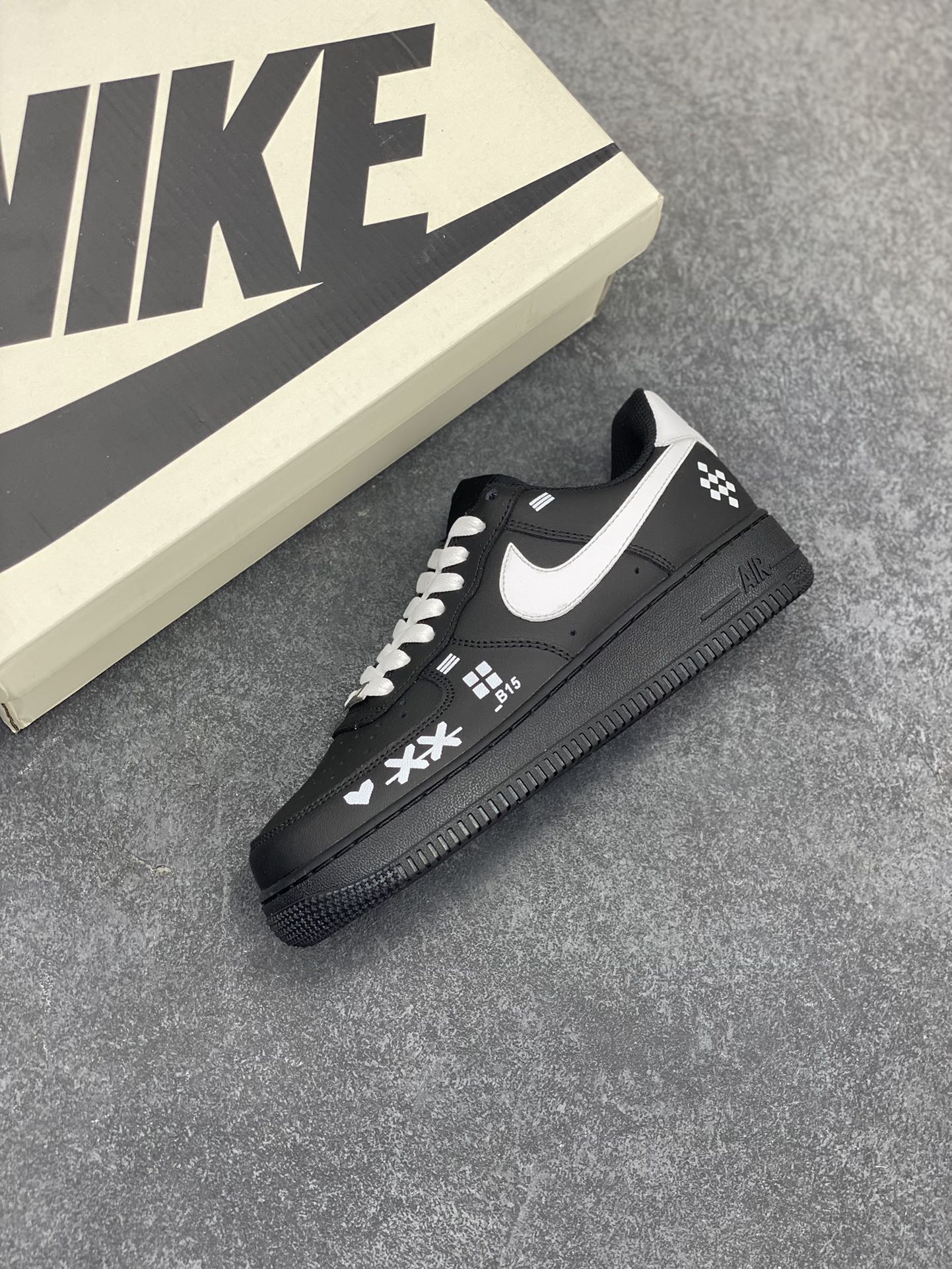 图片[7]-福利特价 Nike Air Force 1 Low 白黑电竞 空军一号低帮运动休闲板鞋 原楦头原纸板 打造纯正空军版型 专注外贸渠道 全掌内置蜂窝气垫 原盒配件 原厂中底钢印、拉帮完美 货号：CW2288-018 尺码：36 36.5 37.5 38 38.5 39 40 40.5 41 42 42.5 43 44 44.5 45-选品中心
