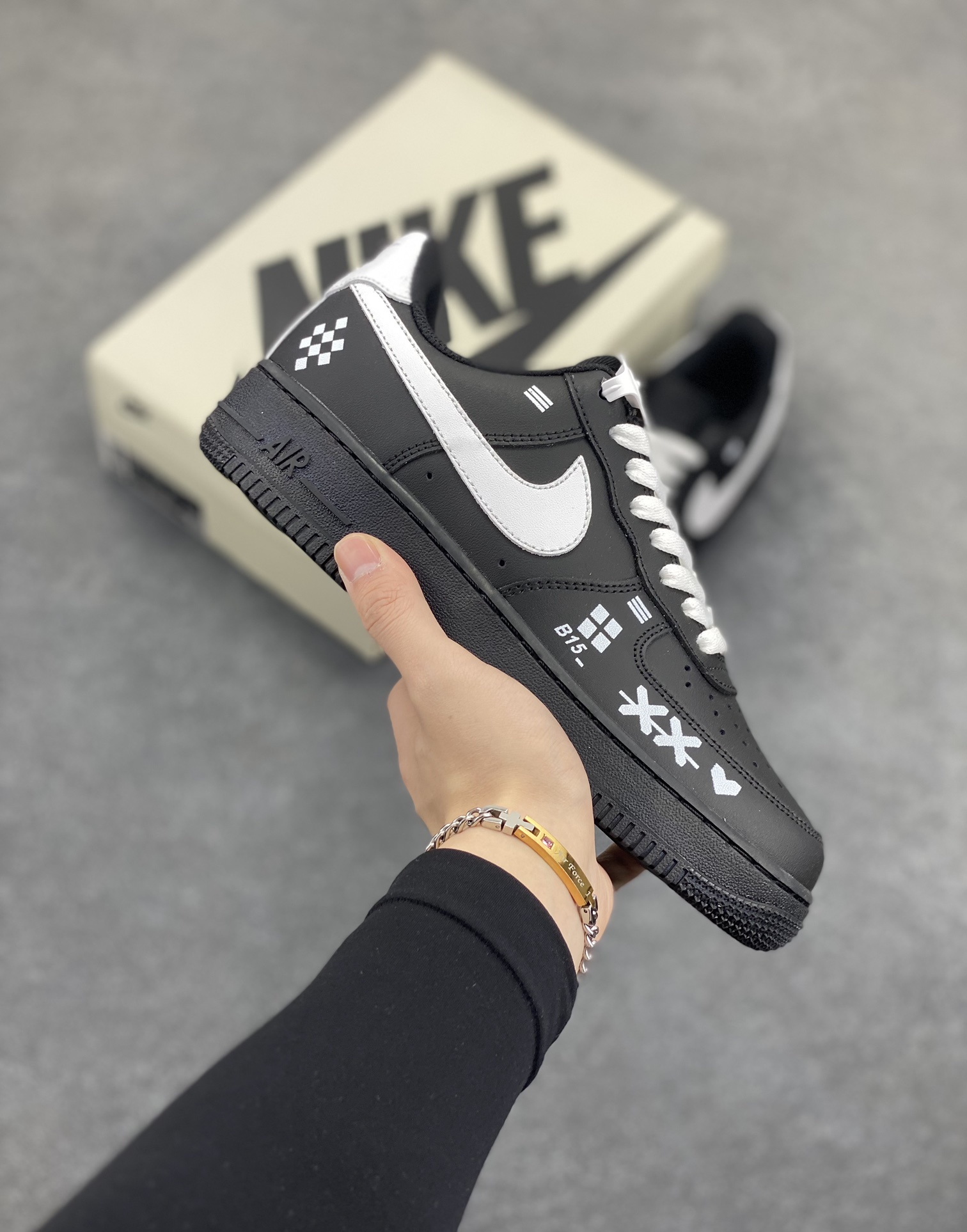 福利特价 Nike Air Force 1 Low 白黑电竞 空军一号低帮运动休闲板鞋 原楦头原纸板 打造纯正空军版型 专注外贸渠道 全掌内置蜂窝气垫 原盒配件 原厂中底钢印、拉帮完美 货号:CW2288-018 尺码:36 36.5 37.5 38 38.5 39 40 40.5 41 42 42.5 43 44 44.5 45-选品中心