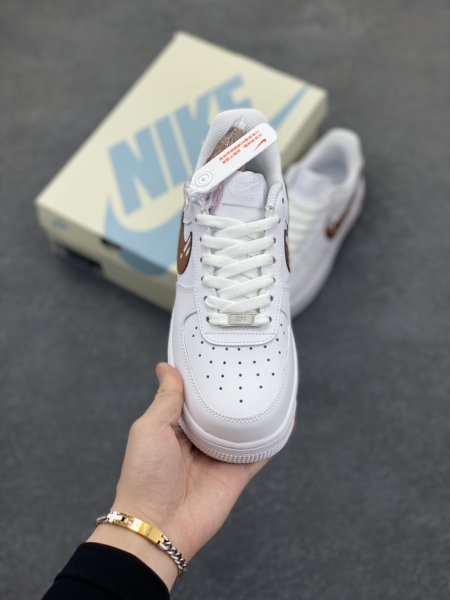 图片[2]-福利特价 Nike Air Force 1 \’07 Low 空军一号低帮运动板鞋 白巧克力冰淇淋 原楦头原纸板 清洁度完美 全掌内置蜂窝气垫 中底钢印、拉帮完美 货号：CW2288-008 尺码：36 36.5 37.5 38 38.5 39 40 40.5 41 42 42.5 43 44 44.5 45-选品中心