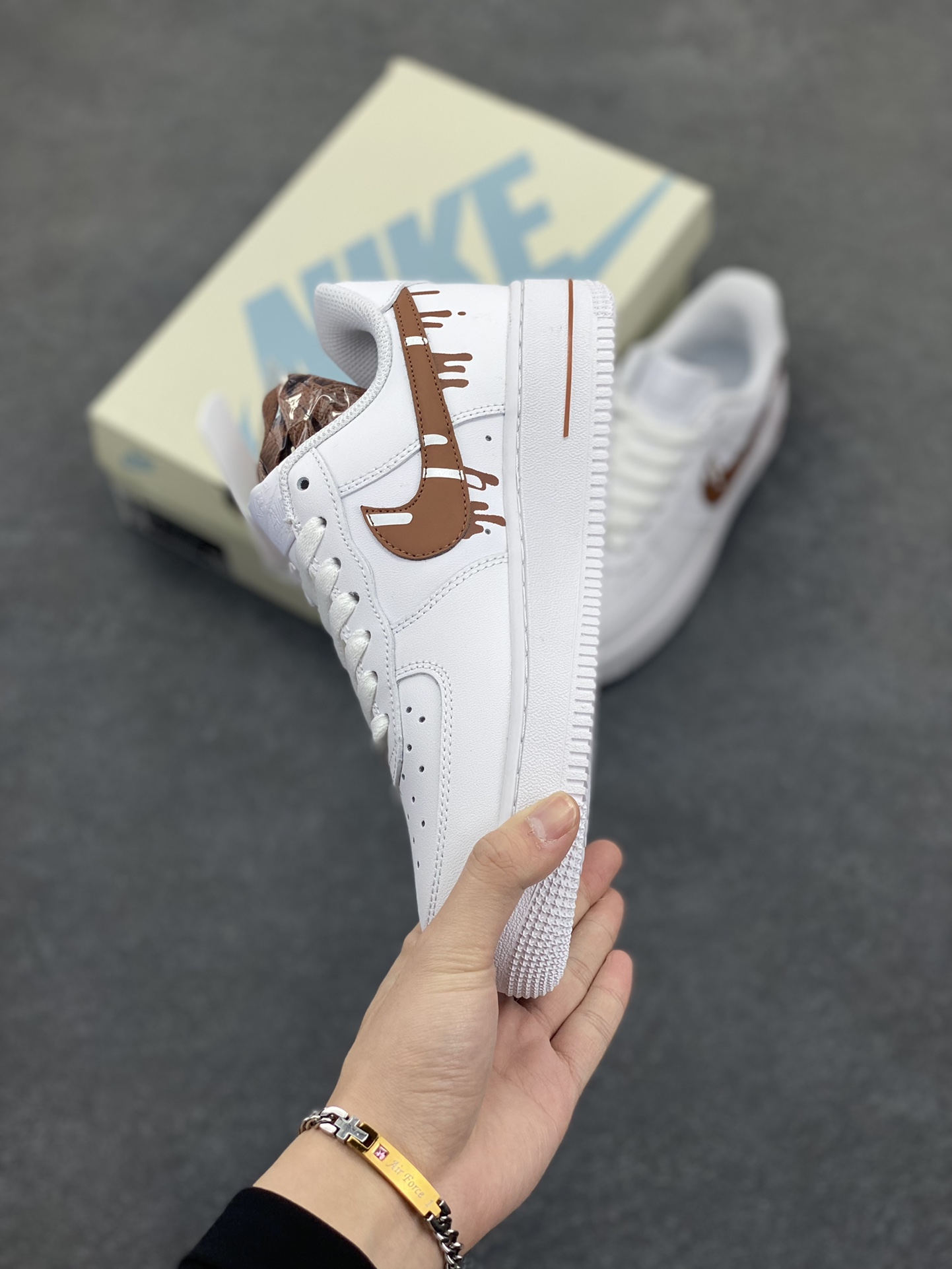 图片[3]-福利特价 Nike Air Force 1 \’07 Low 空军一号低帮运动板鞋 白巧克力冰淇淋 原楦头原纸板 清洁度完美 全掌内置蜂窝气垫 中底钢印、拉帮完美 货号：CW2288-008 尺码：36 36.5 37.5 38 38.5 39 40 40.5 41 42 42.5 43 44 44.5 45-选品中心