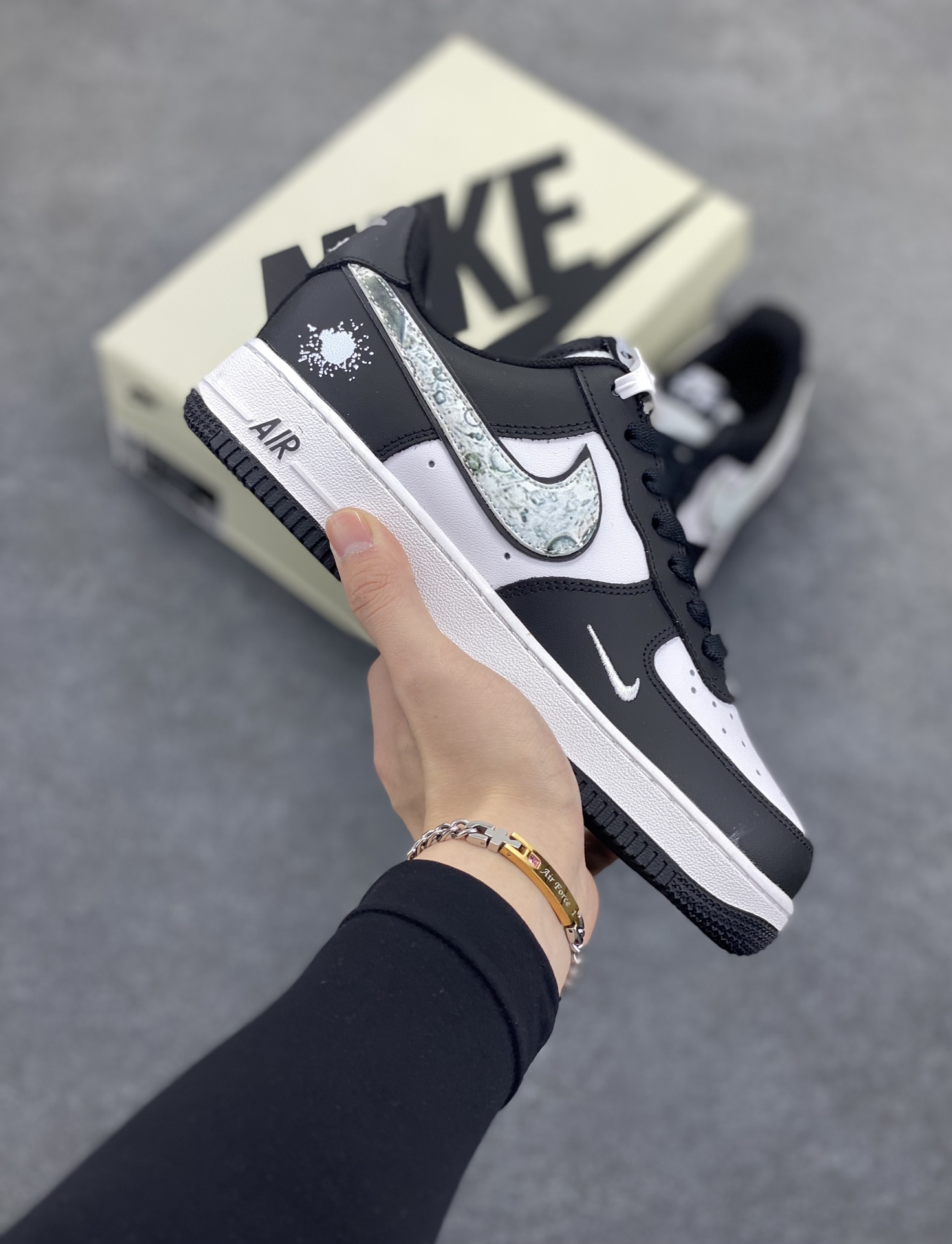 福利特价 Nk Air Force 1\’07 Low 枯木山水 空军一号低帮休闲板鞋 原装级别 原楦头原纸板 打造纯正空军版型#专注外贸渠道 全掌内置蜂窝气垫 #原盒配件 原厂中底钢印、拉帮完美 货号:DV0788-002 尺码:36 36.5 37.5 38 38.5 39 40 40.5 41 42 42.5 43 44 44.5 45-选品中心