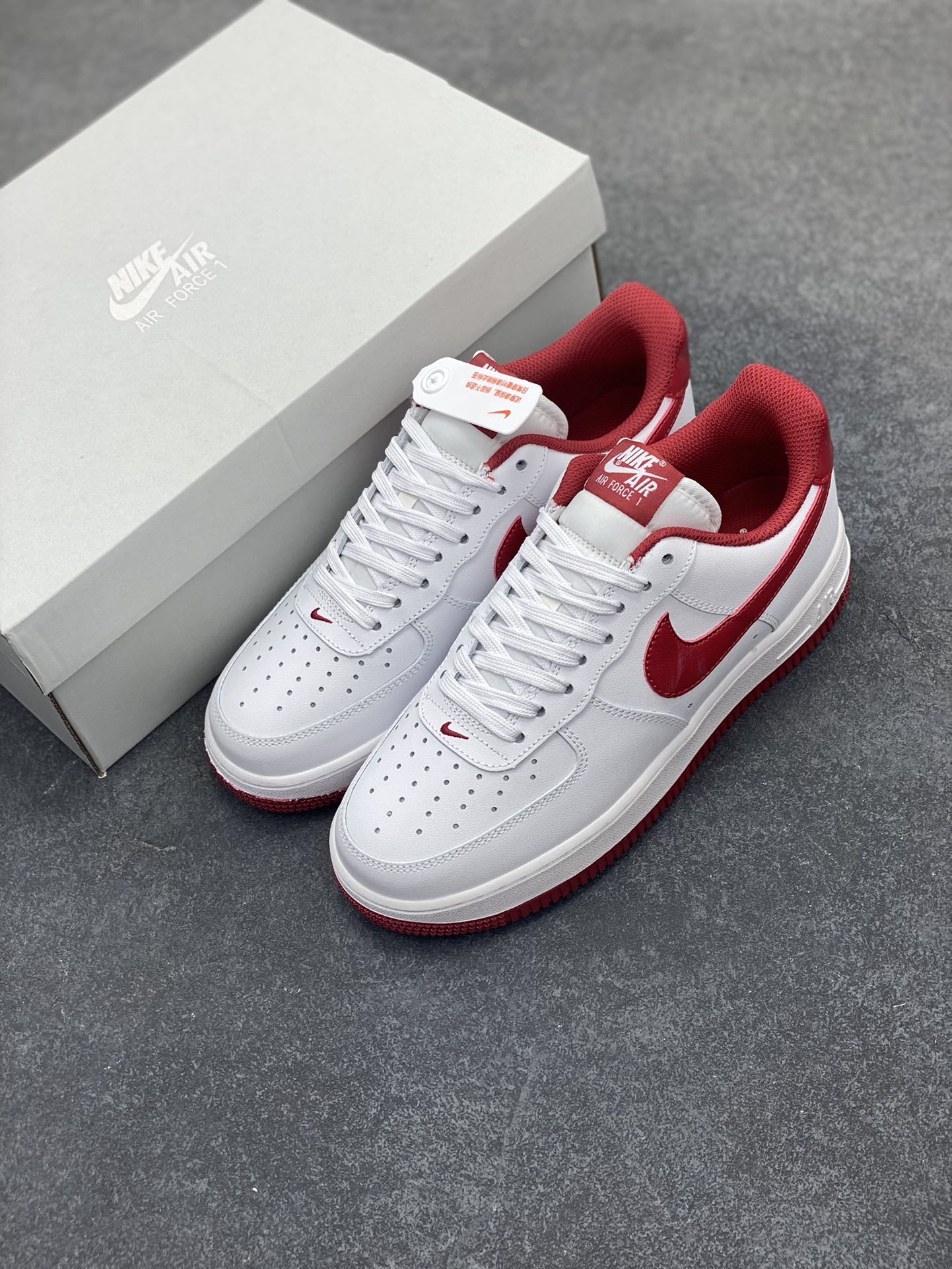 图片[8]-福利特价 Nike Air Force 1 \’07 Low 空军一号低帮运动板鞋 白酒红 原楦头原纸板 打造纯正空军版型#专注外贸渠道 全掌内置蜂窝气垫 #原盒配件 原厂中底钢印、拉帮完美 货号：FV5948-105 尺码：36 36.5 37.5 38 38.5 39 40 40.5 41 42 42.5 43 44 44.5 45-选品中心