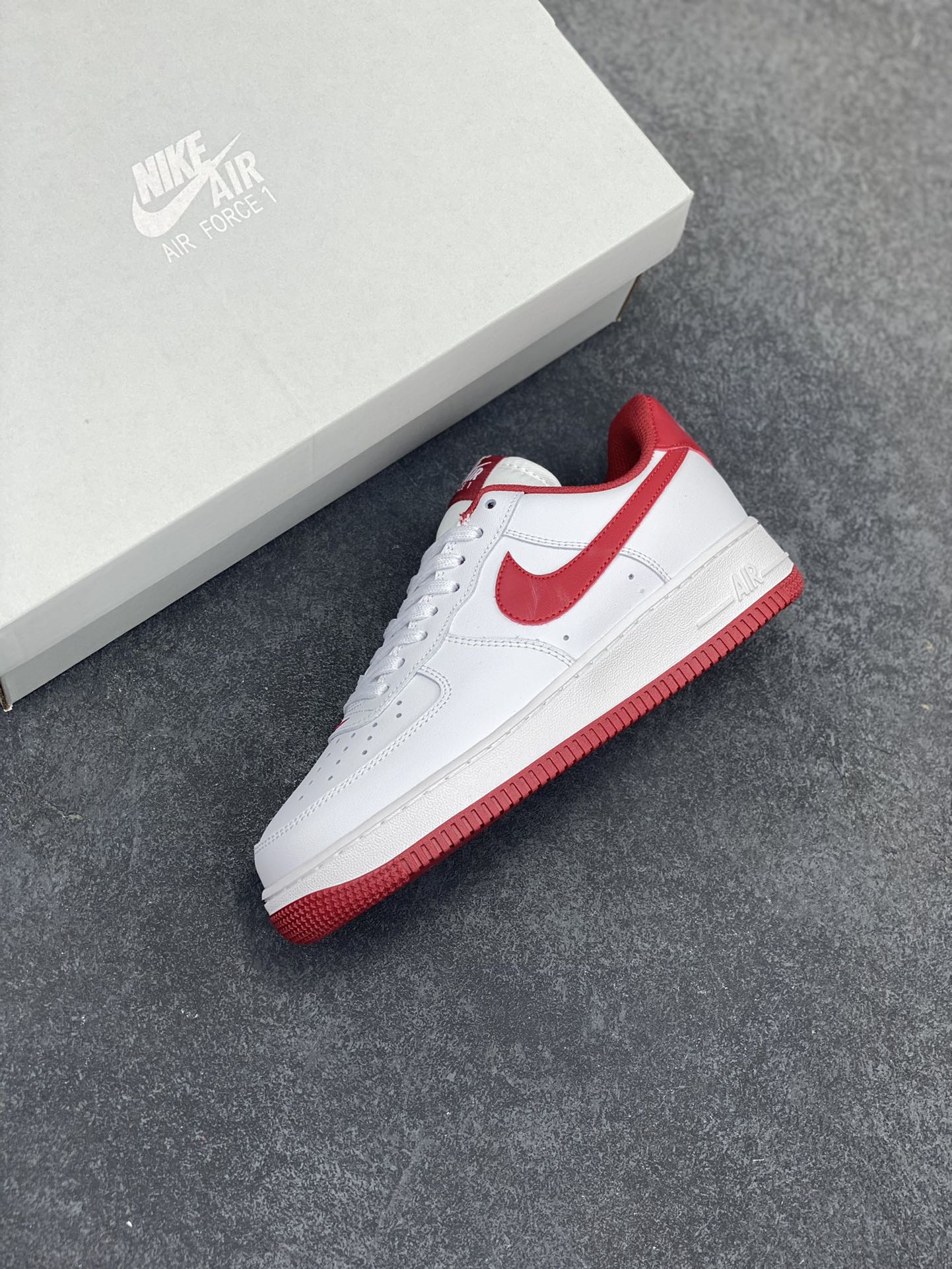 图片[7]-福利特价 Nike Air Force 1 \’07 Low 空军一号低帮运动板鞋 白酒红 原楦头原纸板 打造纯正空军版型#专注外贸渠道 全掌内置蜂窝气垫 #原盒配件 原厂中底钢印、拉帮完美 货号：FV5948-105 尺码：36 36.5 37.5 38 38.5 39 40 40.5 41 42 42.5 43 44 44.5 45-选品中心