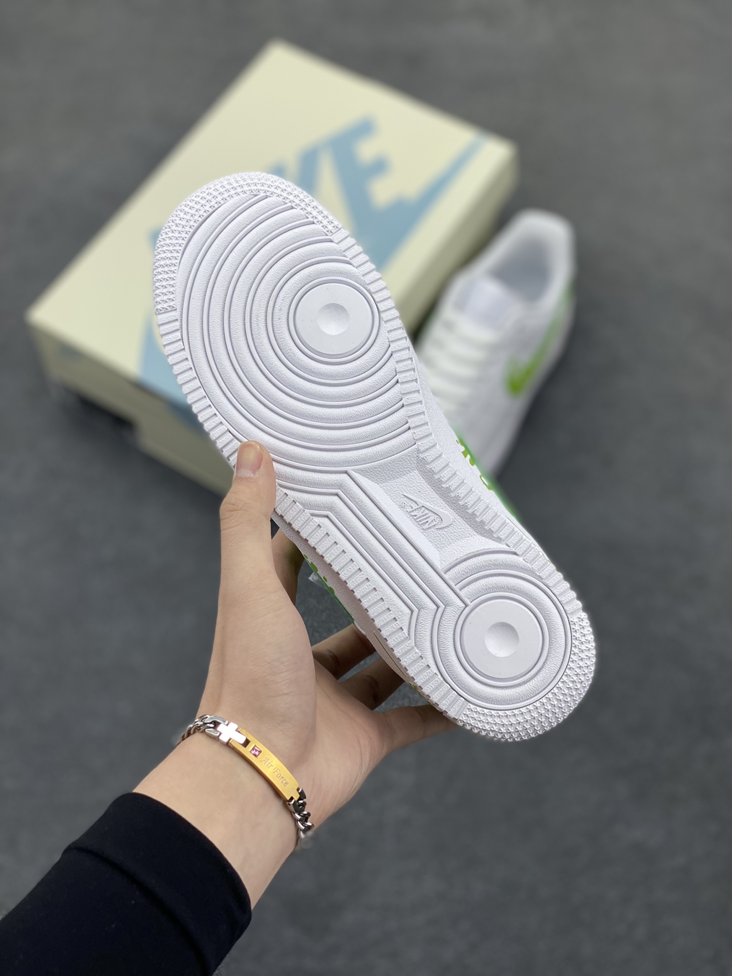 图片[5]-福利特价 Nike Air Force 1 \’07 Low 空军一号低帮运动板鞋 白绿冰淇淋 原楦头原纸板 清洁度完美 全掌内置蜂窝气垫 中底钢印、拉帮完美 货号：CW2288-009 尺码：36 36.5 37.5 38 38.5 39 40 40.5 41 42 42.5 43 44 44.5 45-选品中心