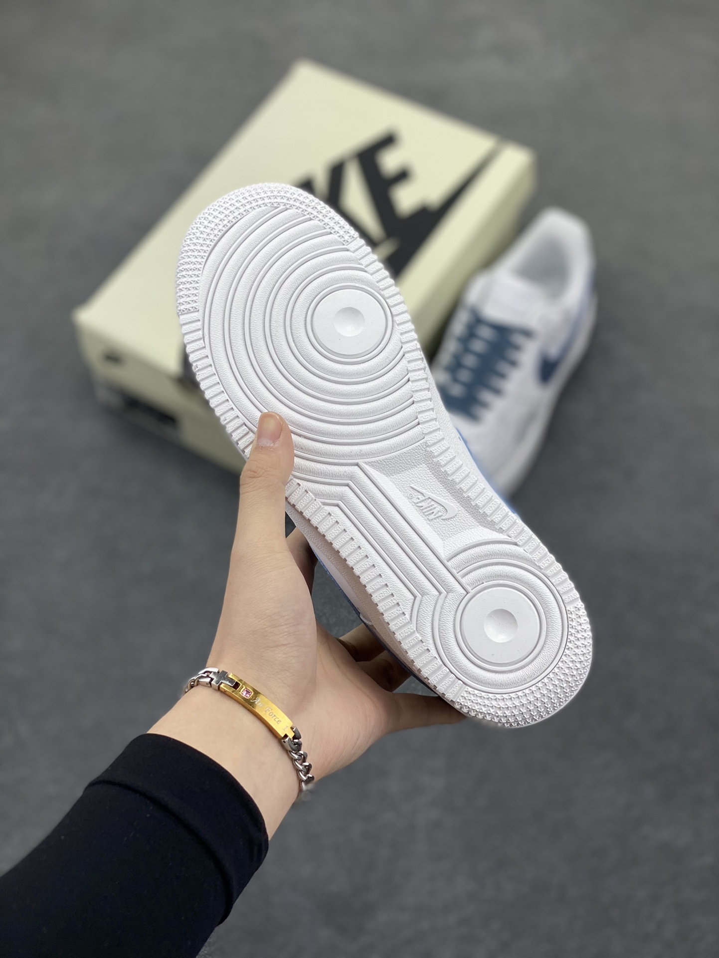 图片[5]-福利特价 Nike Air Force 1 Low 07 三角函数 原楦头原纸板 打造纯正低帮空军版型专注外贸渠道 全掌内置蜂窝气垫 原盒配件 原厂中底钢印、拉帮完美 货号：CW2288-016 尺码：36 36.5 37.5 38 38.5 39 40 40.5 41 42 42.5 43 44 44.5 45-选品中心