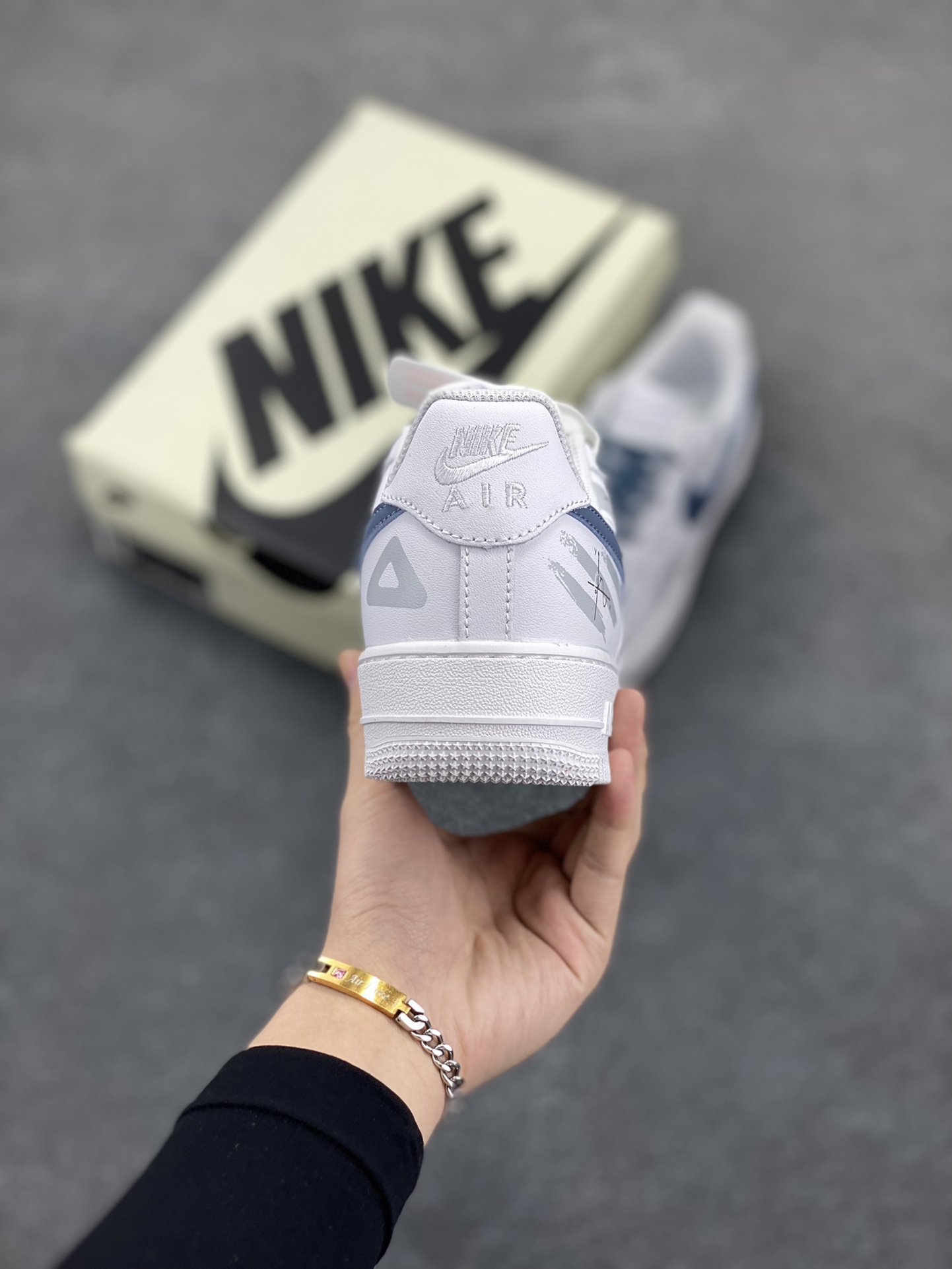图片[4]-福利特价 Nike Air Force 1 Low 07 三角函数 原楦头原纸板 打造纯正低帮空军版型专注外贸渠道 全掌内置蜂窝气垫 原盒配件 原厂中底钢印、拉帮完美 货号：CW2288-016 尺码：36 36.5 37.5 38 38.5 39 40 40.5 41 42 42.5 43 44 44.5 45-选品中心