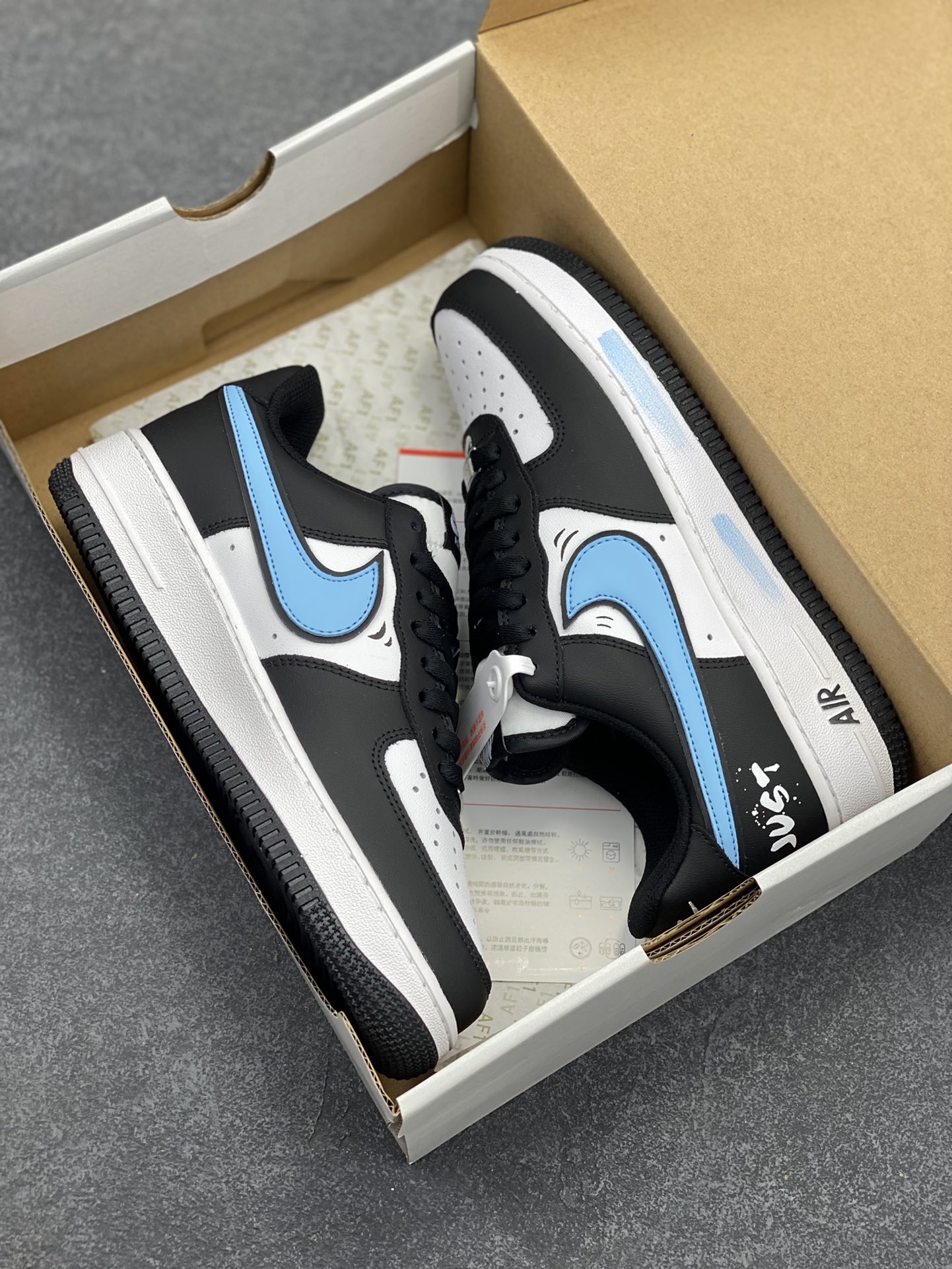 图片[9]-福利特价 黑白蓝JUST印花 DIY Air Force 1 Low 空军一号低帮休闲运动板鞋 #原楦头原纸板 打造纯正空军版型 #专注外贸渠道 全掌内置蜂窝气垫 #原盒配件 原厂中底钢印、拉帮完美 货号：DV0788-006 尺码：36 36.5 37.5 38 38.5 39 40 40.5 41 42 42.5 43 44 44.5 45-选品中心