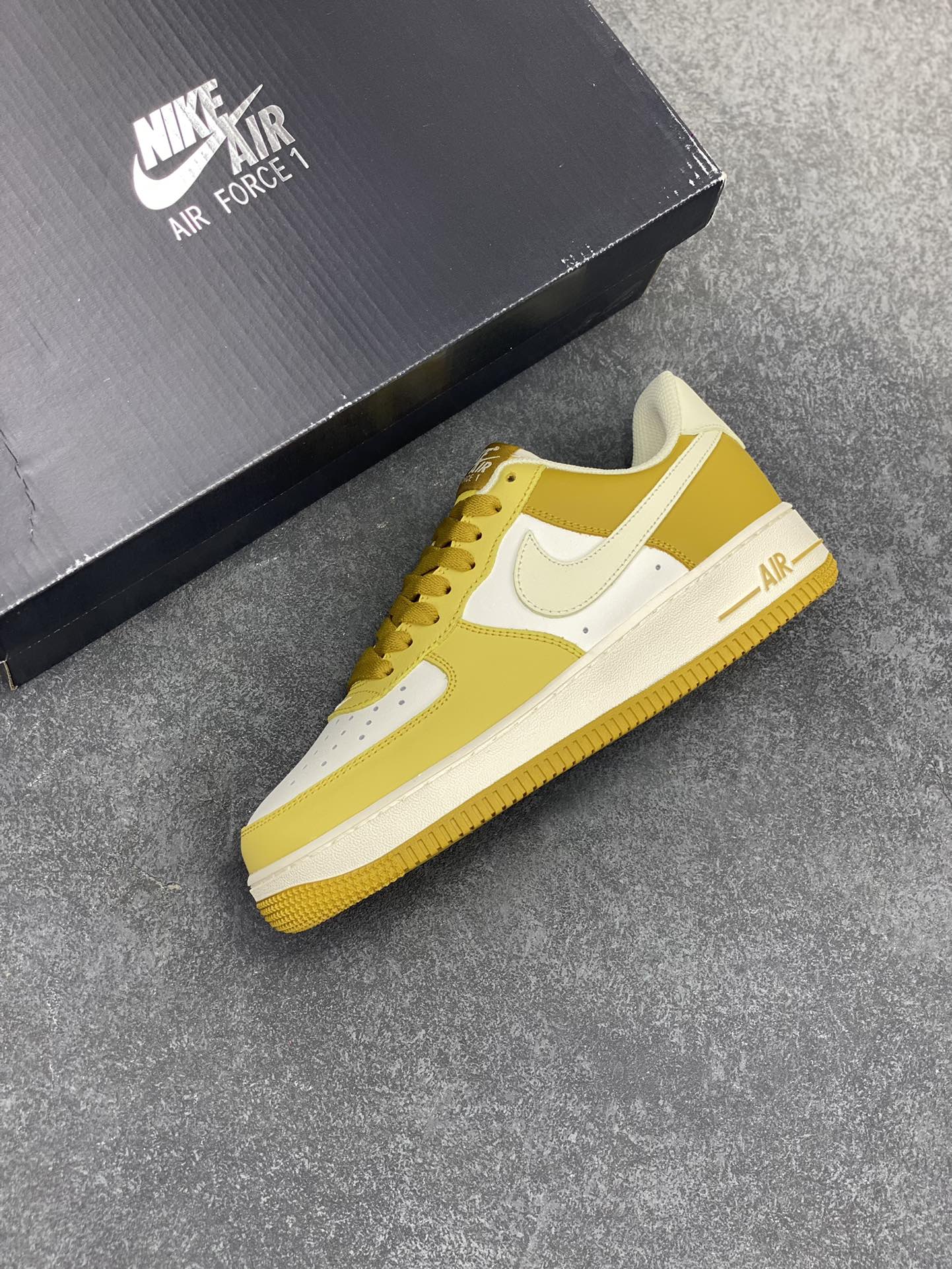 图片[7]-福利特价 Nike Air Force 1 Low 米黄 空军一号低帮休闲运动板鞋 原楦头原纸板 打造纯正空军版型 专注外贸渠道 全掌内置蜂窝气垫 原盒配件 原厂中底钢印、拉帮完美 货号：FZ4034-716 尺码：36 36.5 37.5 38 38.5 39 40 40.5 41 42 42.5 43 44 44.5 45-选品中心