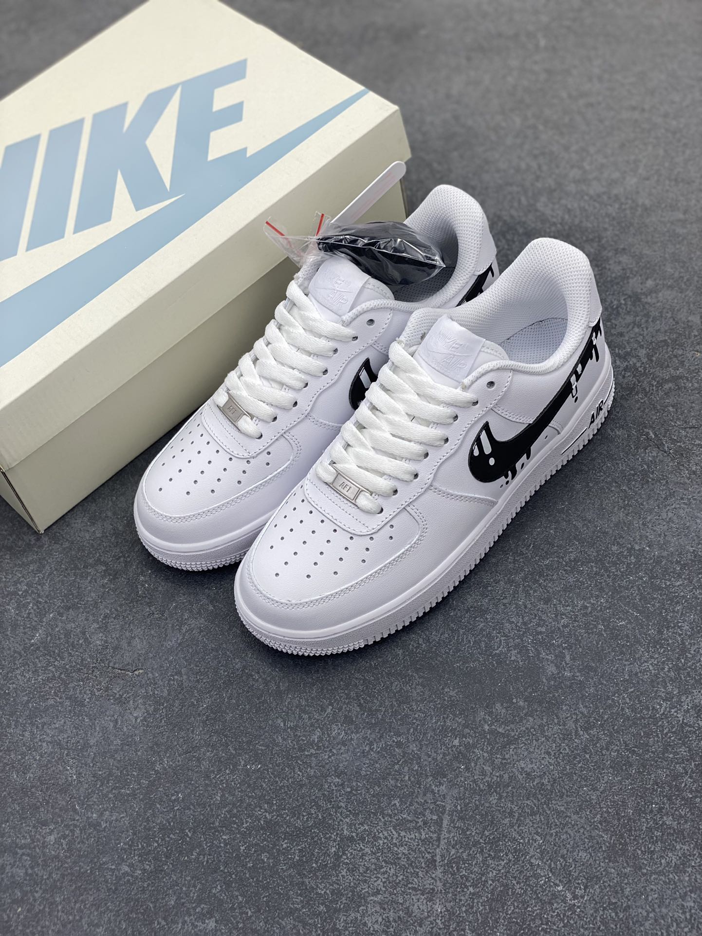 图片[8]-福利特价 Nike Air Force 1 \’07 Low 空军一号低帮运动板鞋 白黑冰淇淋 原楦头原纸板 清洁度完美 全掌内置蜂窝气垫 中底钢印、拉帮完美 货号：CW2288-006 尺码：36 36.5 37.5 38 38.5 39 40 40.5 41 42 42.5 43 44 44.5 45-选品中心