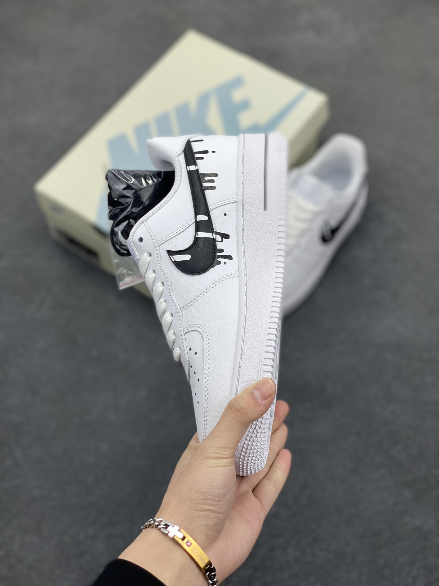 图片[3]-福利特价 Nike Air Force 1 \’07 Low 空军一号低帮运动板鞋 白黑冰淇淋 原楦头原纸板 清洁度完美 全掌内置蜂窝气垫 中底钢印、拉帮完美 货号：CW2288-006 尺码：36 36.5 37.5 38 38.5 39 40 40.5 41 42 42.5 43 44 44.5 45-选品中心
