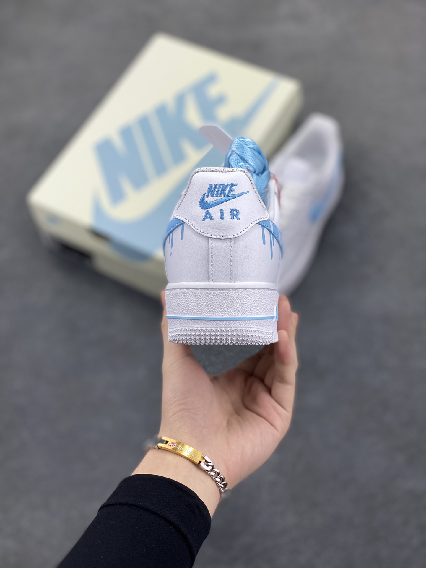 图片[4]-福利特价 Nike Air Force 1 \’07 Low 空军一号低帮运动板鞋 白蓝冰淇淋 原楦头原纸板 清洁度完美 全掌内置蜂窝气垫 中底钢印、拉帮完美 货号：CW2288-005 尺码：36 36.5 37.5 38 38.5 39 40 40.5 41 42 42.5 43 44 44.5 45-选品中心