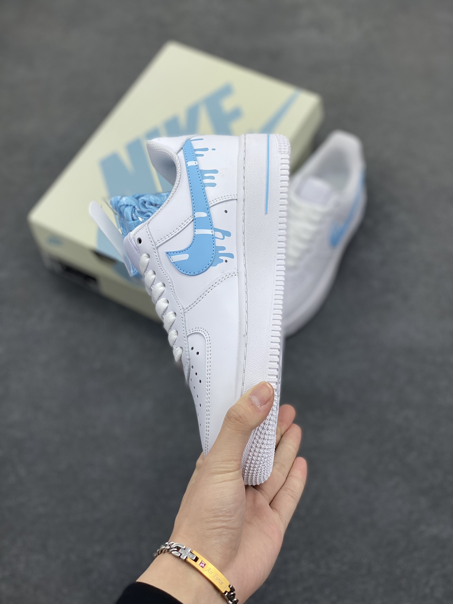 图片[3]-福利特价 Nike Air Force 1 \’07 Low 空军一号低帮运动板鞋 白蓝冰淇淋 原楦头原纸板 清洁度完美 全掌内置蜂窝气垫 中底钢印、拉帮完美 货号：CW2288-005 尺码：36 36.5 37.5 38 38.5 39 40 40.5 41 42 42.5 43 44 44.5 45-选品中心