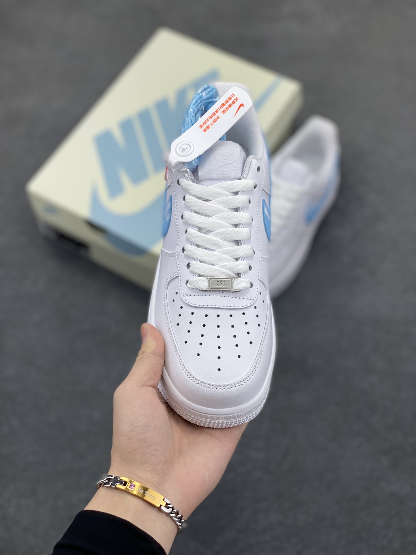 图片[2]-福利特价 Nike Air Force 1 \’07 Low 空军一号低帮运动板鞋 白蓝冰淇淋 原楦头原纸板 清洁度完美 全掌内置蜂窝气垫 中底钢印、拉帮完美 货号：CW2288-005 尺码：36 36.5 37.5 38 38.5 39 40 40.5 41 42 42.5 43 44 44.5 45-选品中心