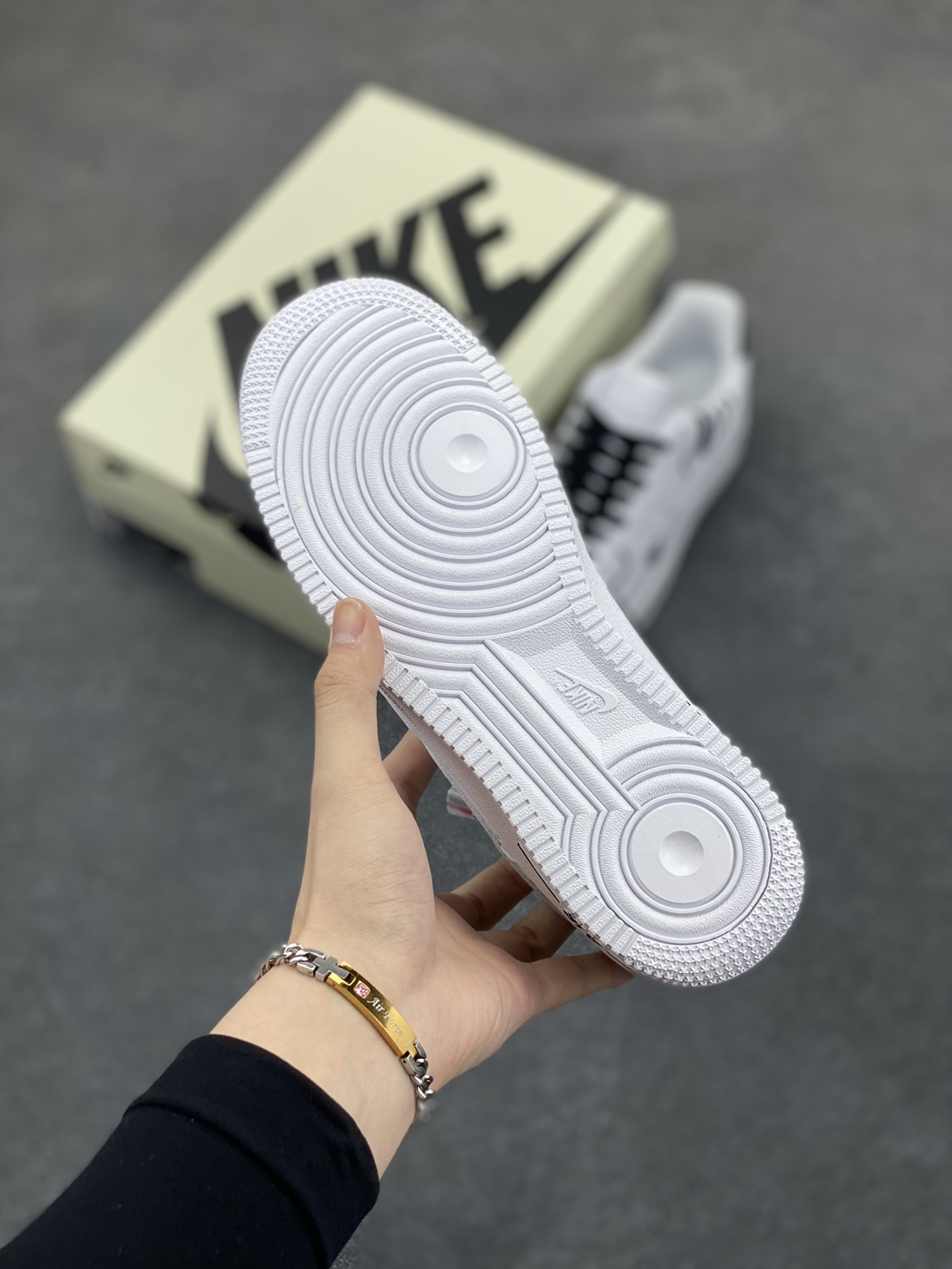 图片[5]-福利特价 Nike Air Force 1 Low 爱心叠勾 原楦头原纸板 打造纯正空军版型 专注外贸渠道 全掌内置蜂窝气垫 原盒配件 原厂中底钢印、拉帮完美 货号：CW2288-022 尺码：36 36.5 37.5 38 38.5 39 40 40.5 41 42 42.5 43 44 44.5 45-选品中心