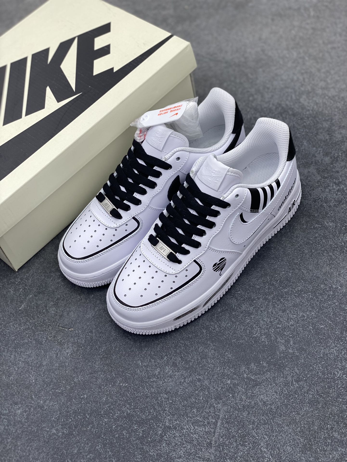 图片[8]-福利特价 Nike Air Force 1 Low 爱心叠勾 原楦头原纸板 打造纯正空军版型 专注外贸渠道 全掌内置蜂窝气垫 原盒配件 原厂中底钢印、拉帮完美 货号：CW2288-022 尺码：36 36.5 37.5 38 38.5 39 40 40.5 41 42 42.5 43 44 44.5 45-选品中心